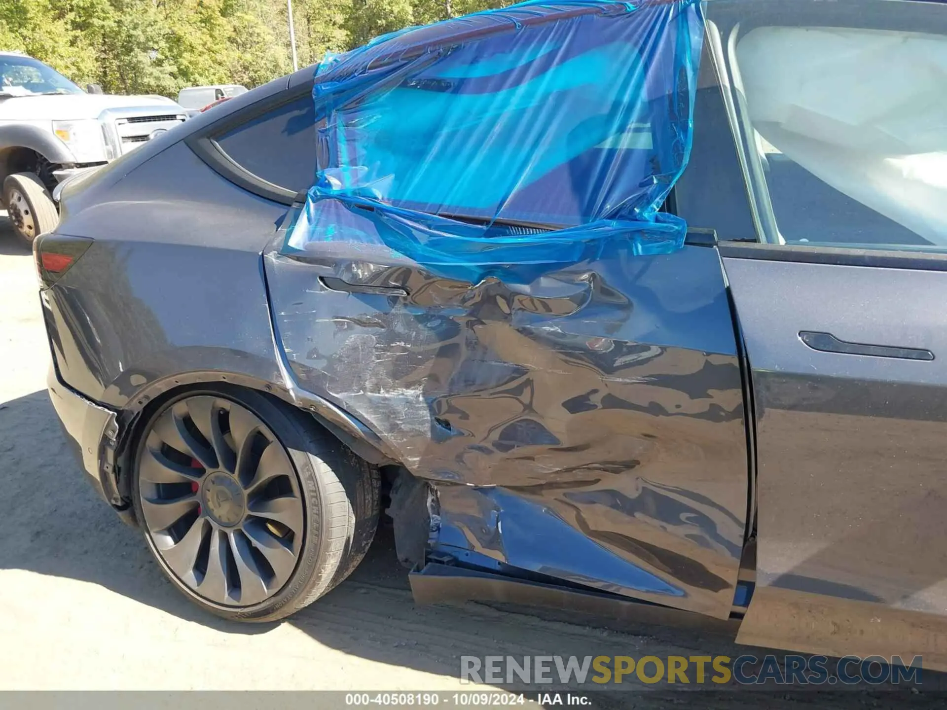 6 Photograph of a damaged car 7SAYGDEF1NF395482 TESLA MODEL Y 2022