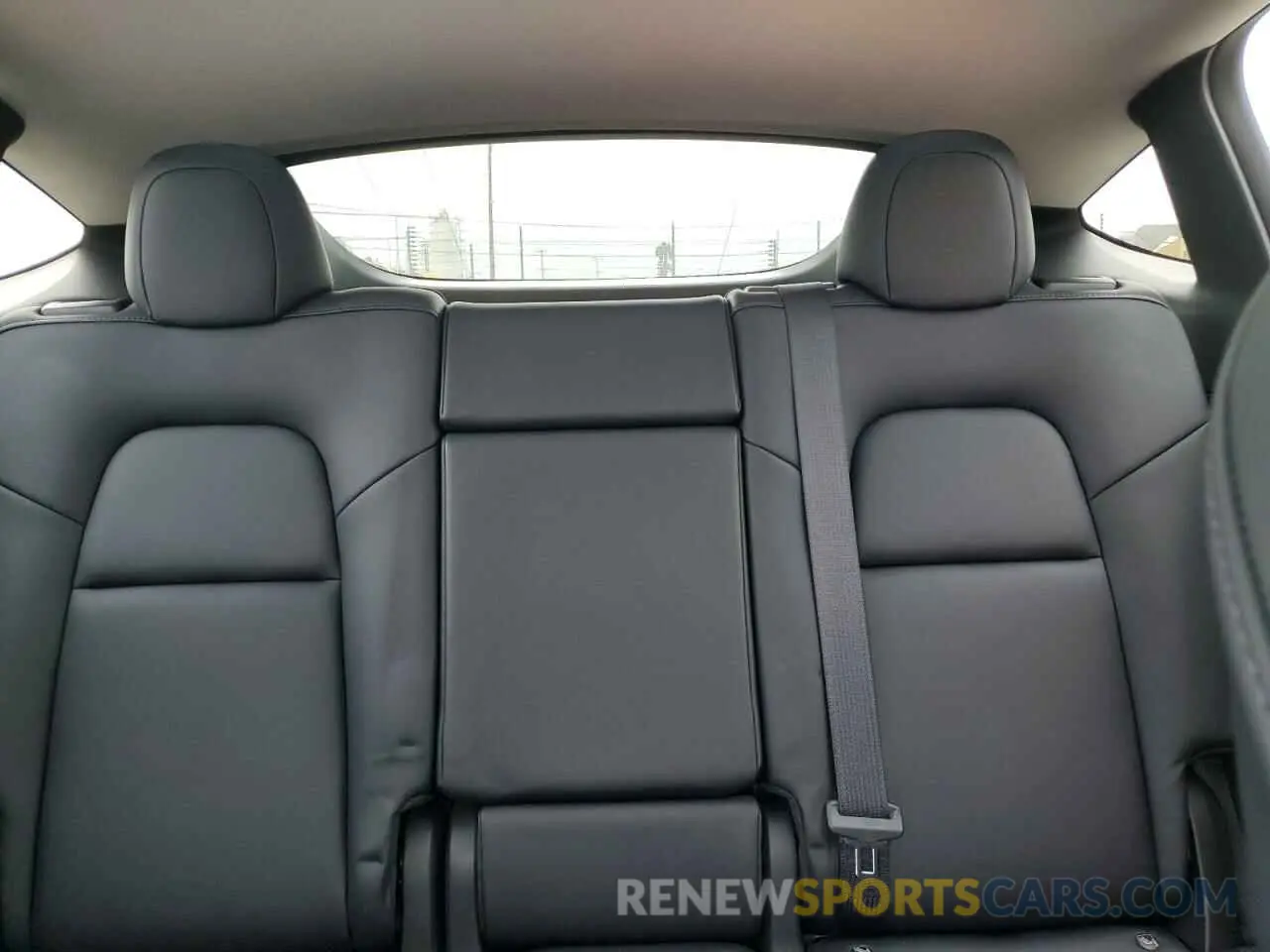 10 Photograph of a damaged car 7SAYGDEF1NF395613 TESLA MODEL Y 2022