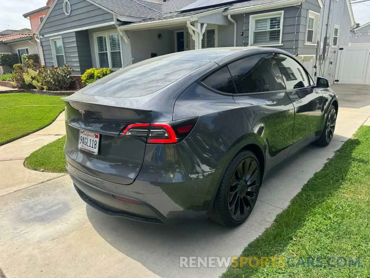 4 Photograph of a damaged car 7SAYGDEF1NF395756 TESLA MODEL Y 2022
