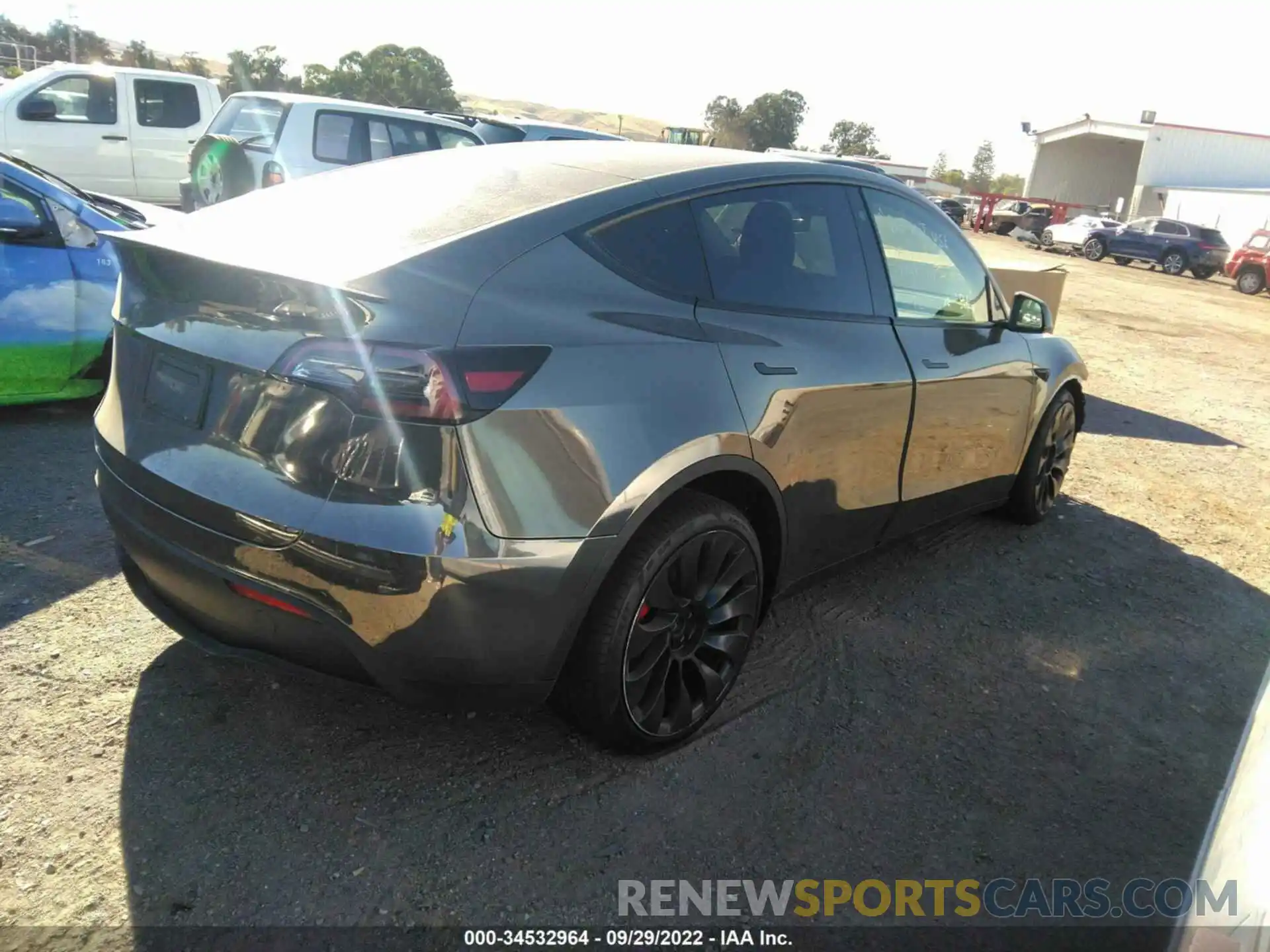 4 Photograph of a damaged car 7SAYGDEF1NF397054 TESLA MODEL Y 2022