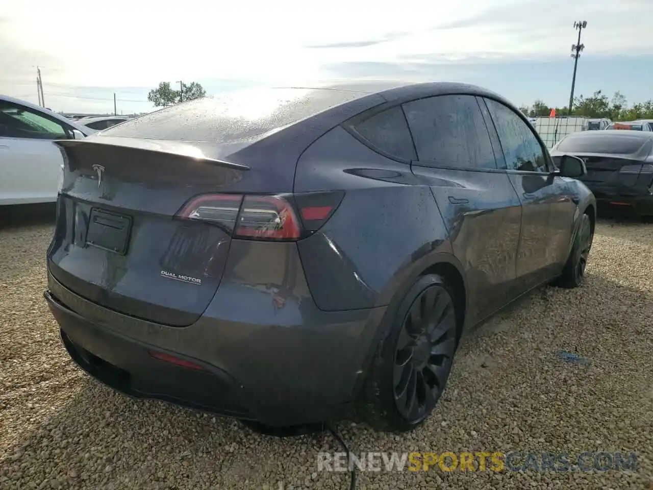 4 Photograph of a damaged car 7SAYGDEF1NF398544 TESLA MODEL Y 2022