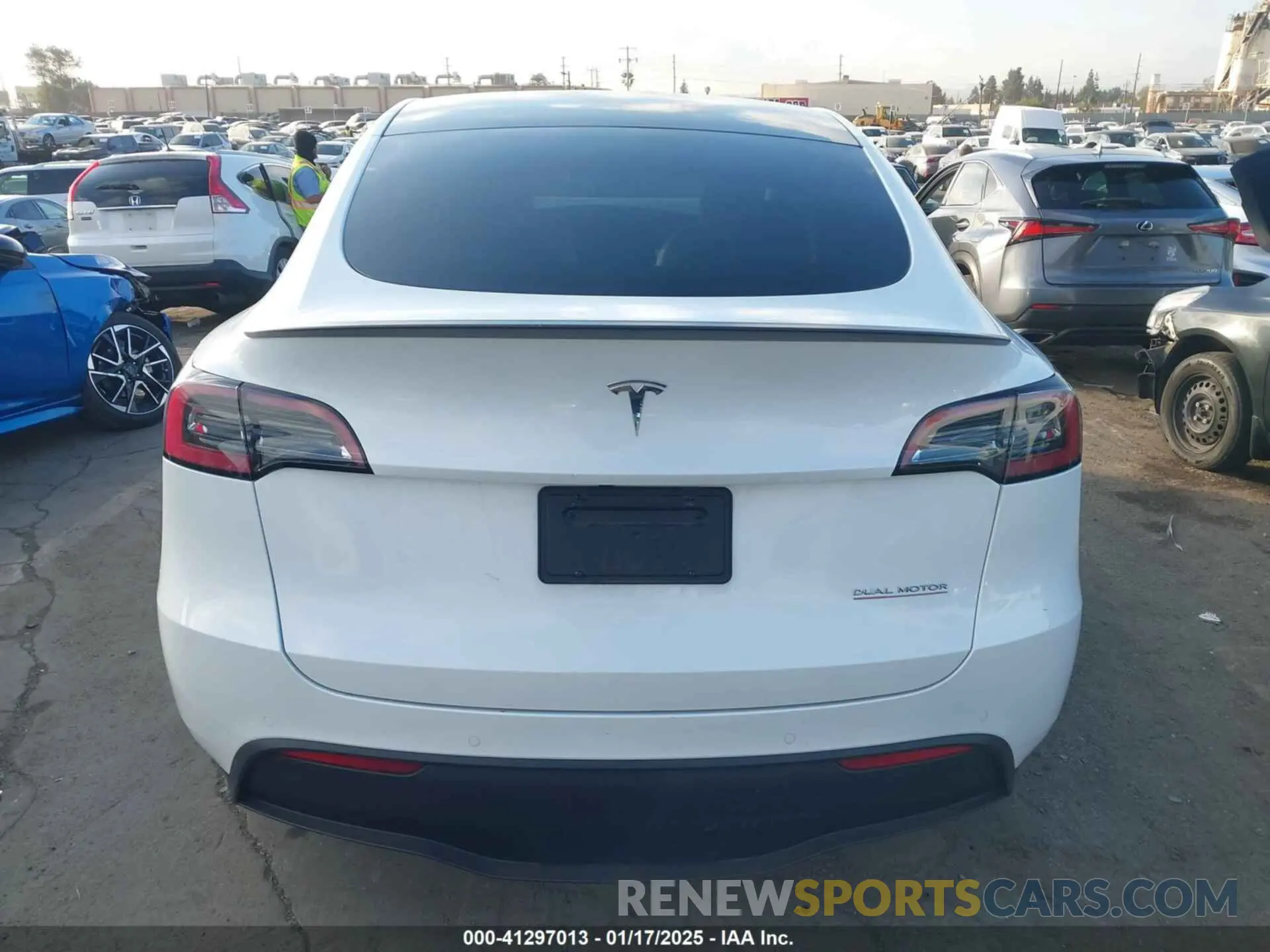 16 Photograph of a damaged car 7SAYGDEF1NF405072 TESLA MODEL Y 2022
