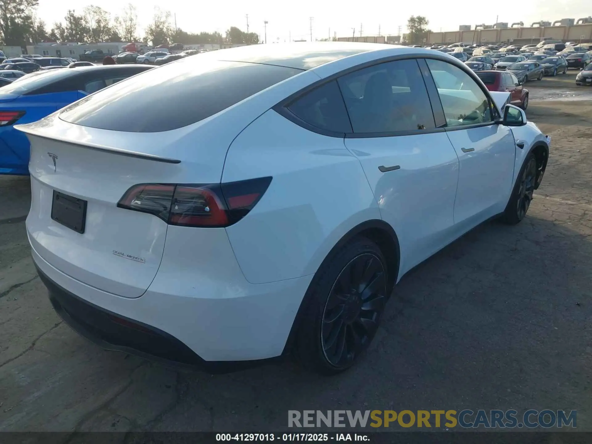 4 Photograph of a damaged car 7SAYGDEF1NF405072 TESLA MODEL Y 2022