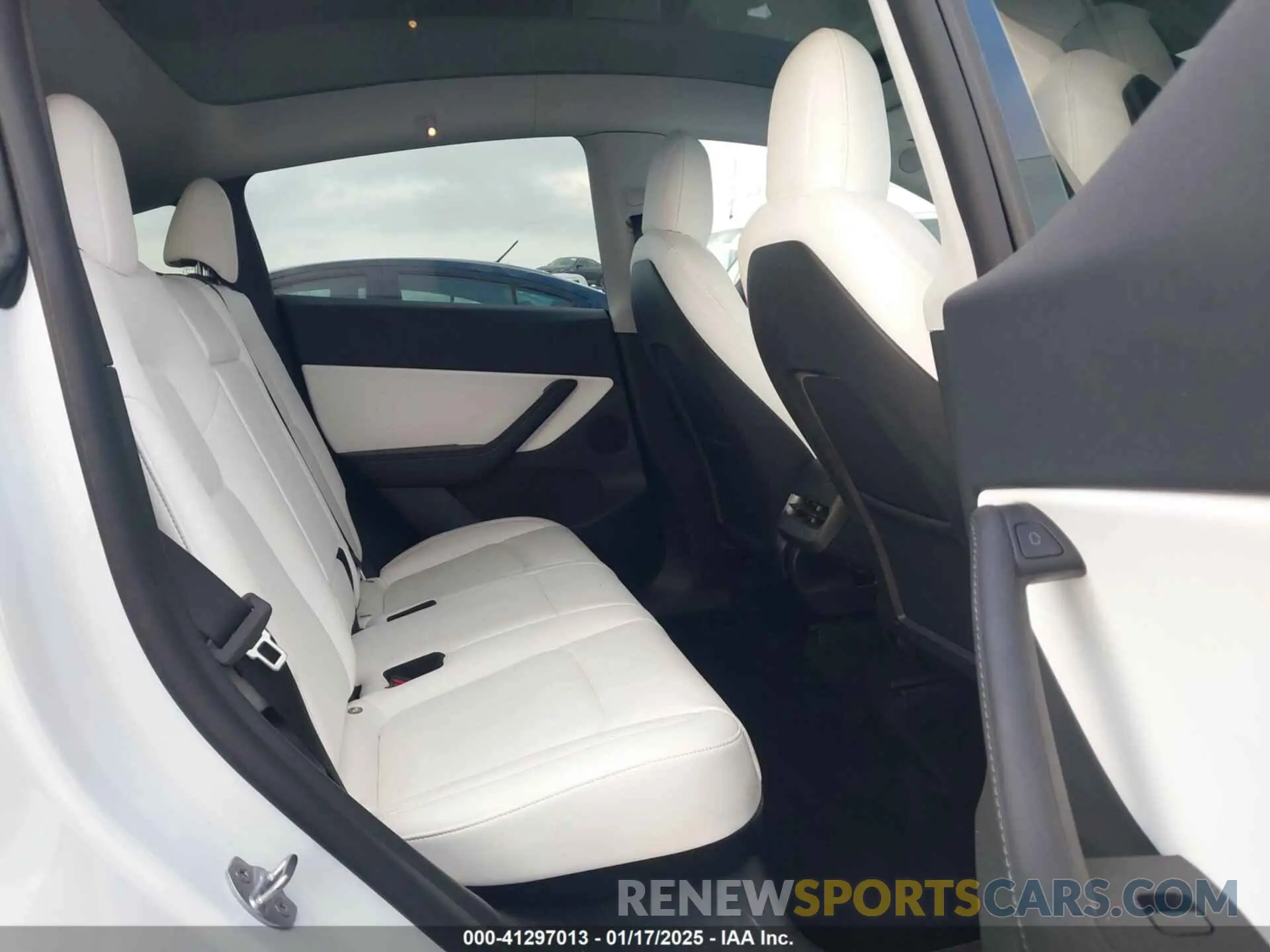 8 Photograph of a damaged car 7SAYGDEF1NF405072 TESLA MODEL Y 2022