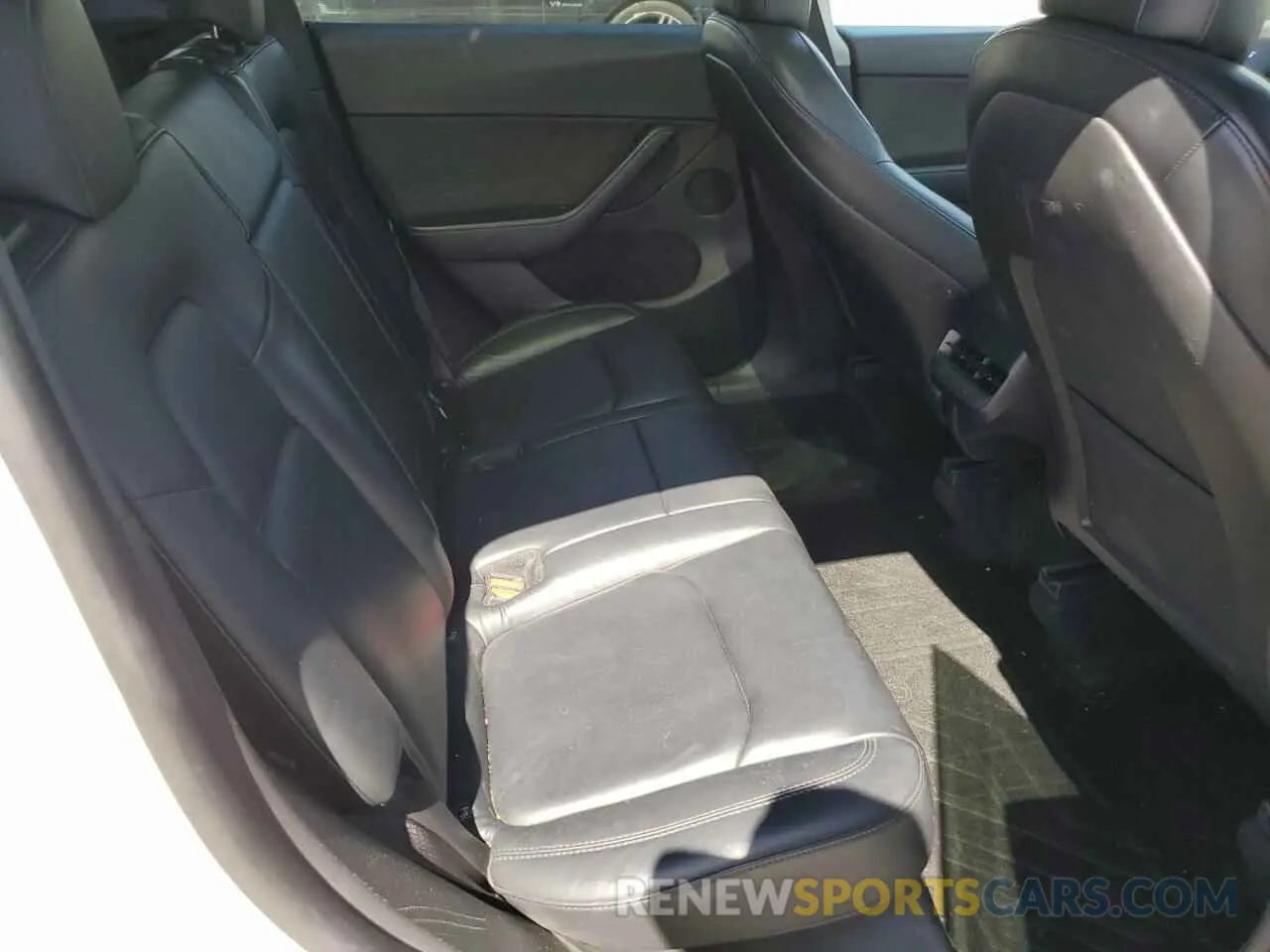 11 Photograph of a damaged car 7SAYGDEF1NF406464 TESLA MODEL Y 2022