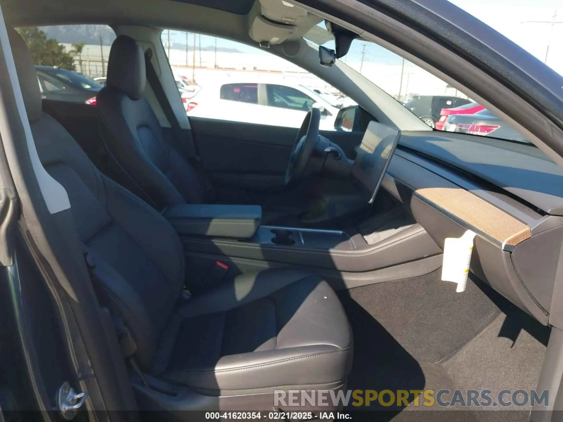 5 Photograph of a damaged car 7SAYGDEF1NF411325 TESLA MODEL Y 2022