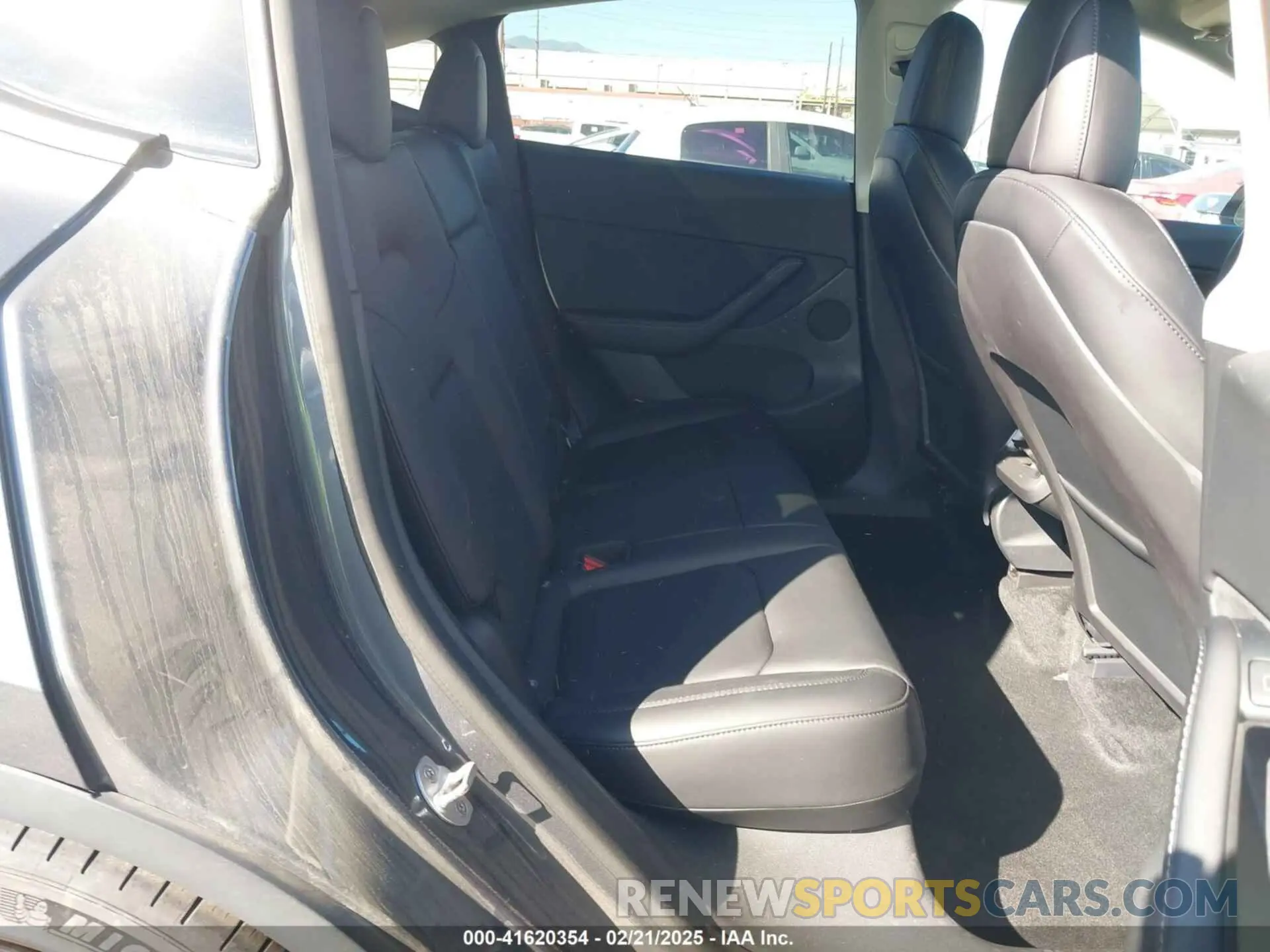 7 Photograph of a damaged car 7SAYGDEF1NF411325 TESLA MODEL Y 2022