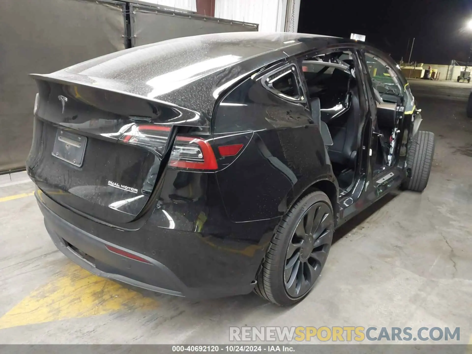 4 Photograph of a damaged car 7SAYGDEF1NF411342 TESLA MODEL Y 2022