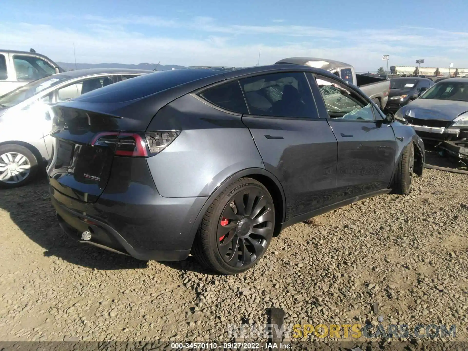 4 Photograph of a damaged car 7SAYGDEF1NF446110 TESLA MODEL Y 2022