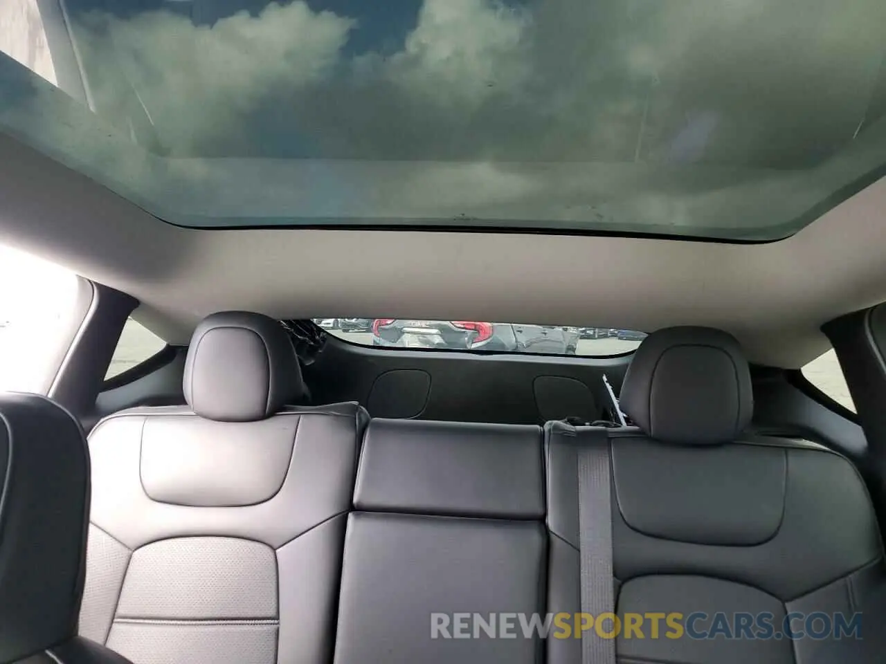 10 Photograph of a damaged car 7SAYGDEF1NF453235 TESLA MODEL Y 2022