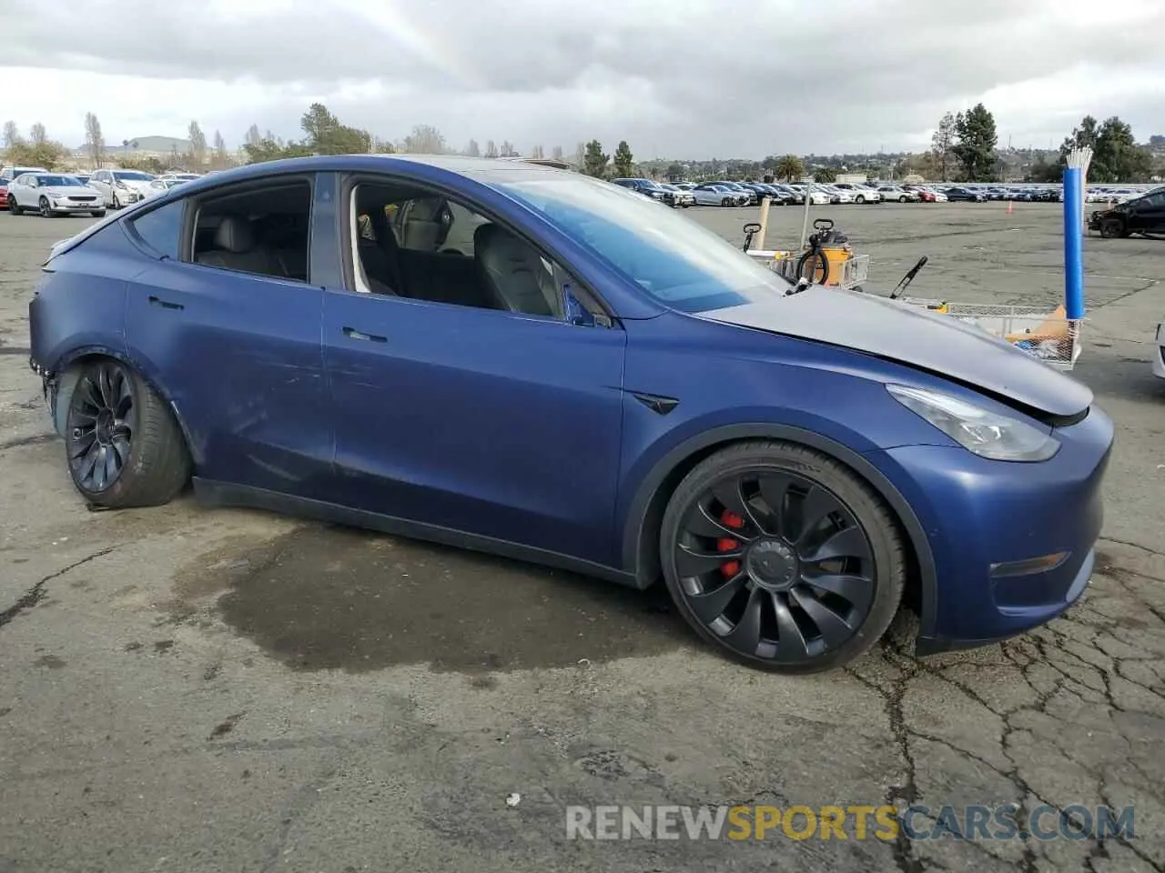 4 Photograph of a damaged car 7SAYGDEF1NF453235 TESLA MODEL Y 2022