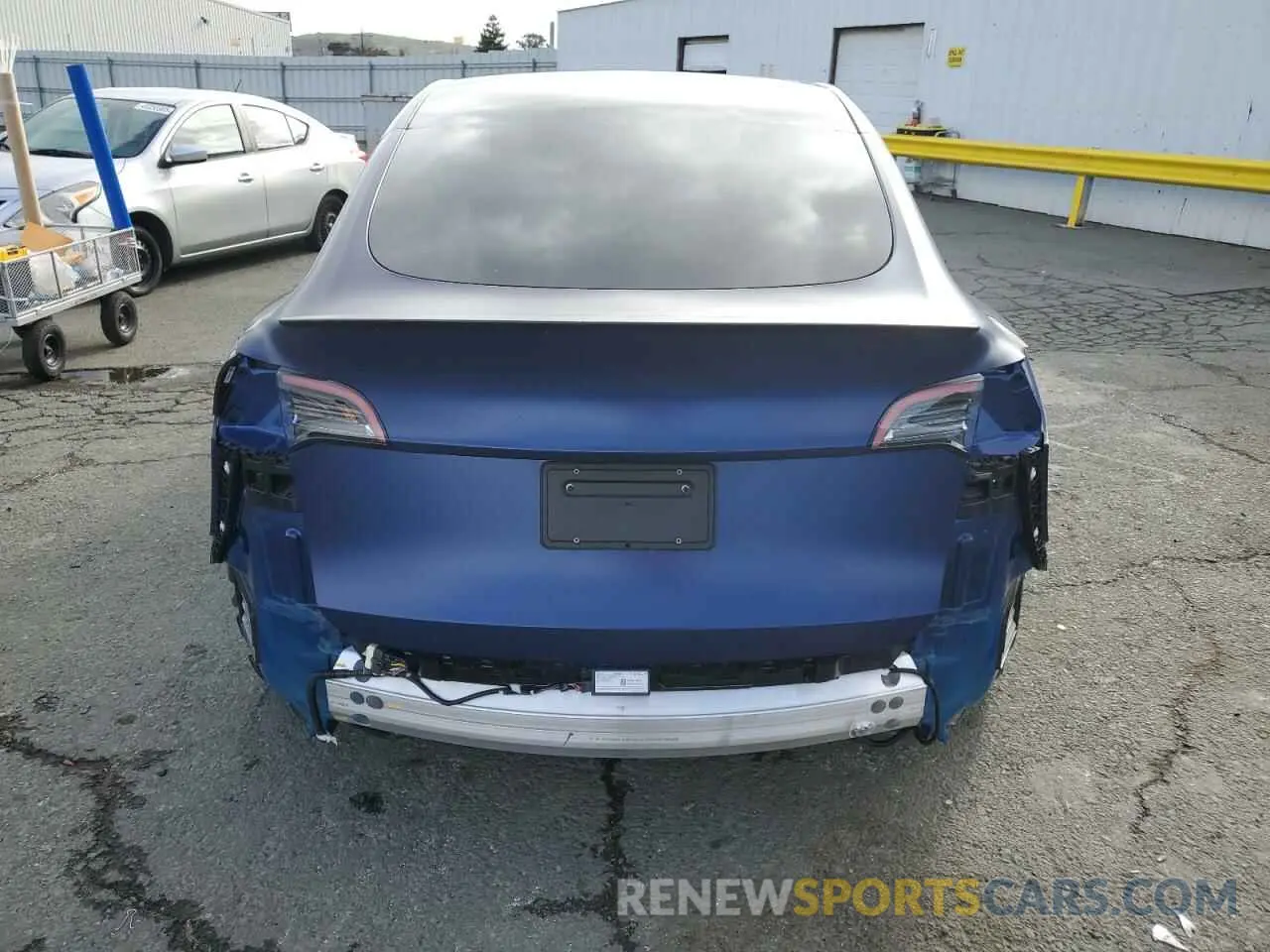 6 Photograph of a damaged car 7SAYGDEF1NF453235 TESLA MODEL Y 2022