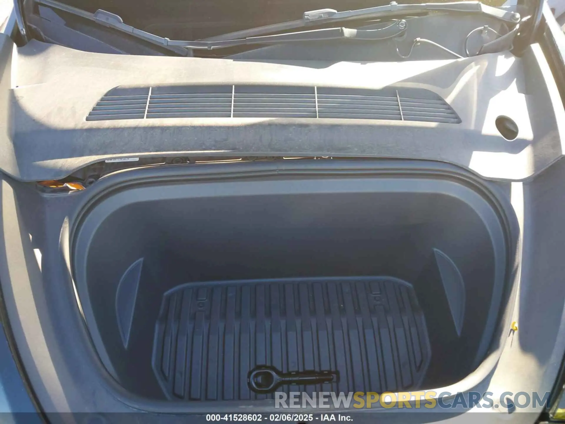 10 Photograph of a damaged car 7SAYGDEF1NF453526 TESLA MODEL Y 2022