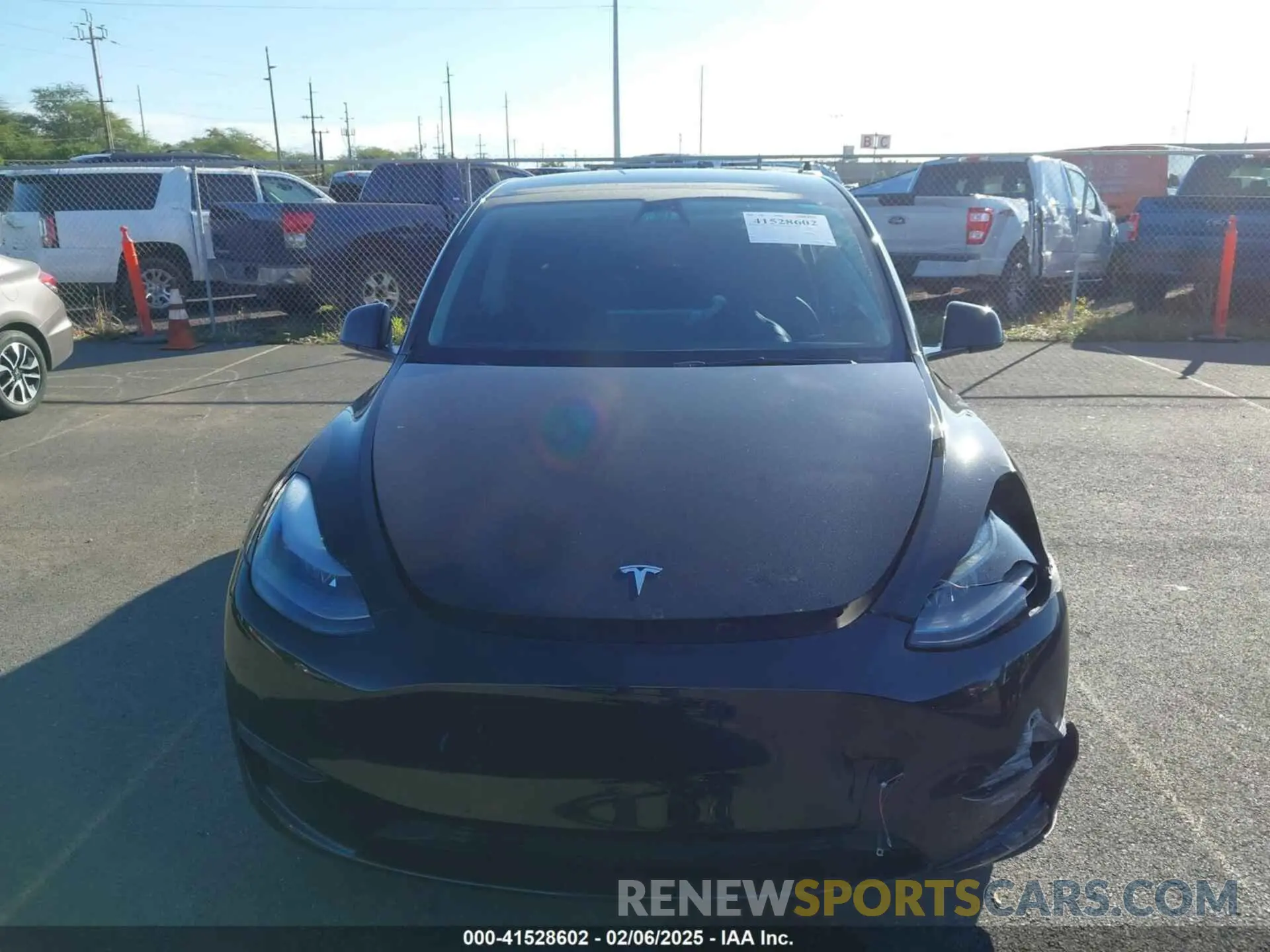 11 Photograph of a damaged car 7SAYGDEF1NF453526 TESLA MODEL Y 2022