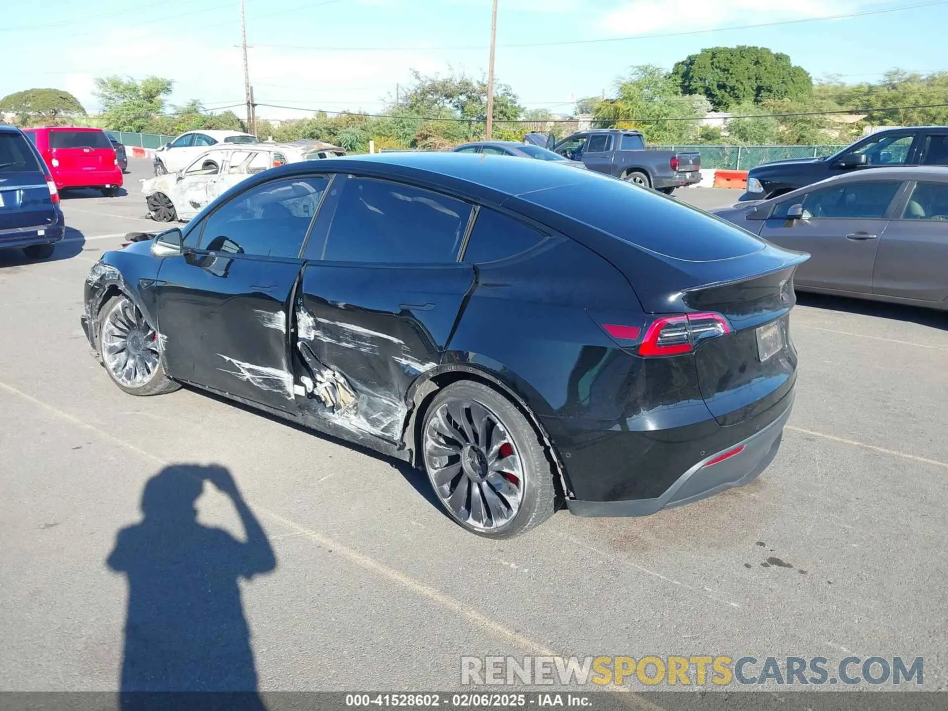 3 Photograph of a damaged car 7SAYGDEF1NF453526 TESLA MODEL Y 2022