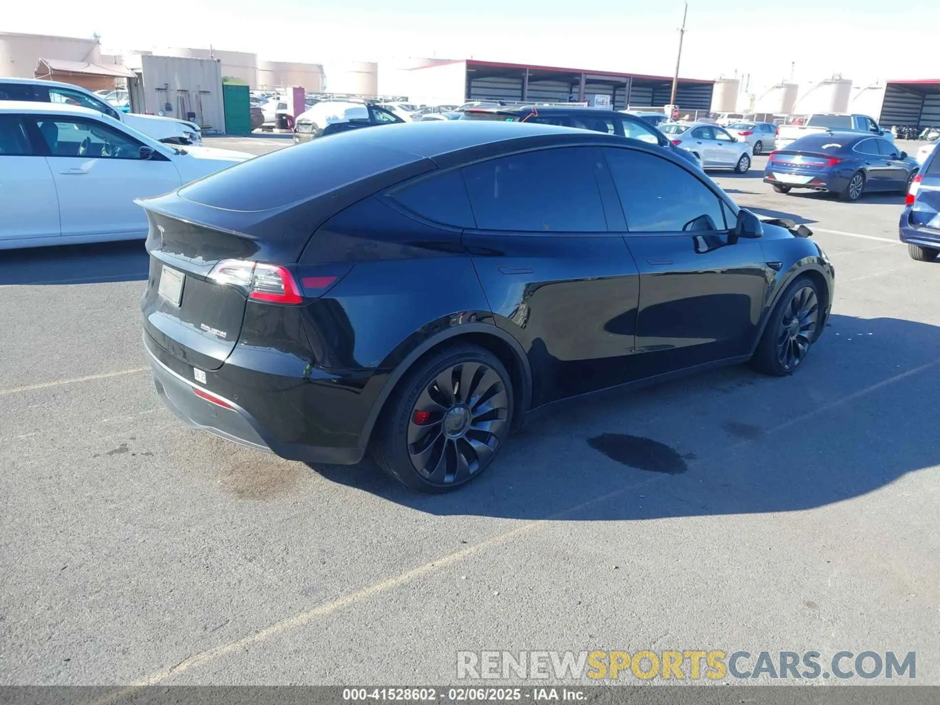 4 Photograph of a damaged car 7SAYGDEF1NF453526 TESLA MODEL Y 2022