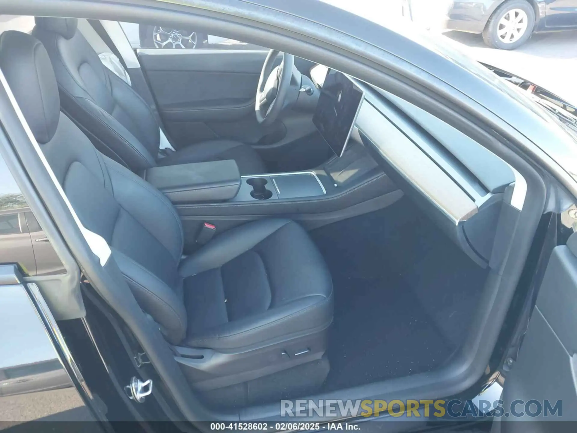 5 Photograph of a damaged car 7SAYGDEF1NF453526 TESLA MODEL Y 2022