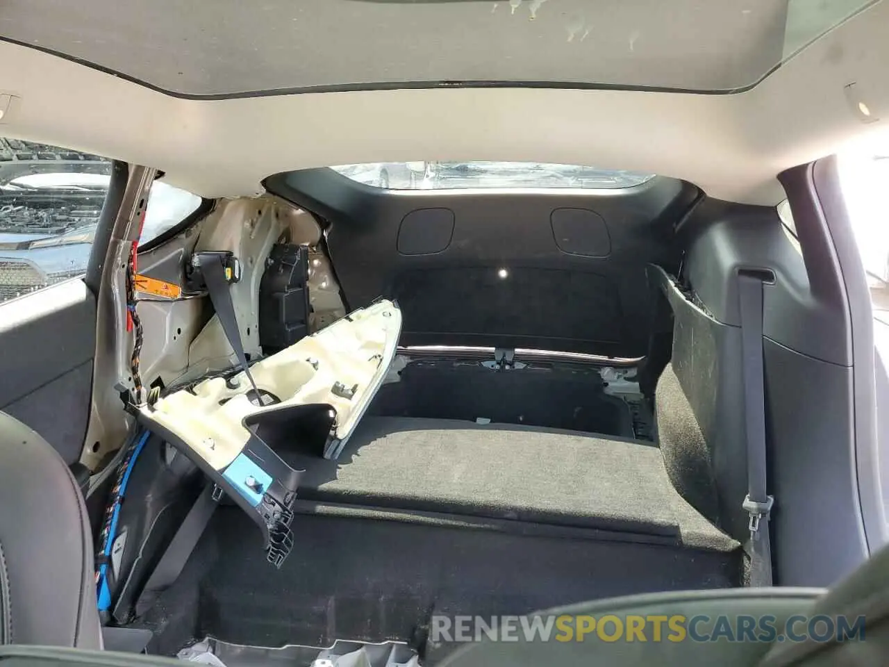 10 Photograph of a damaged car 7SAYGDEF1NF457818 TESLA MODEL Y 2022
