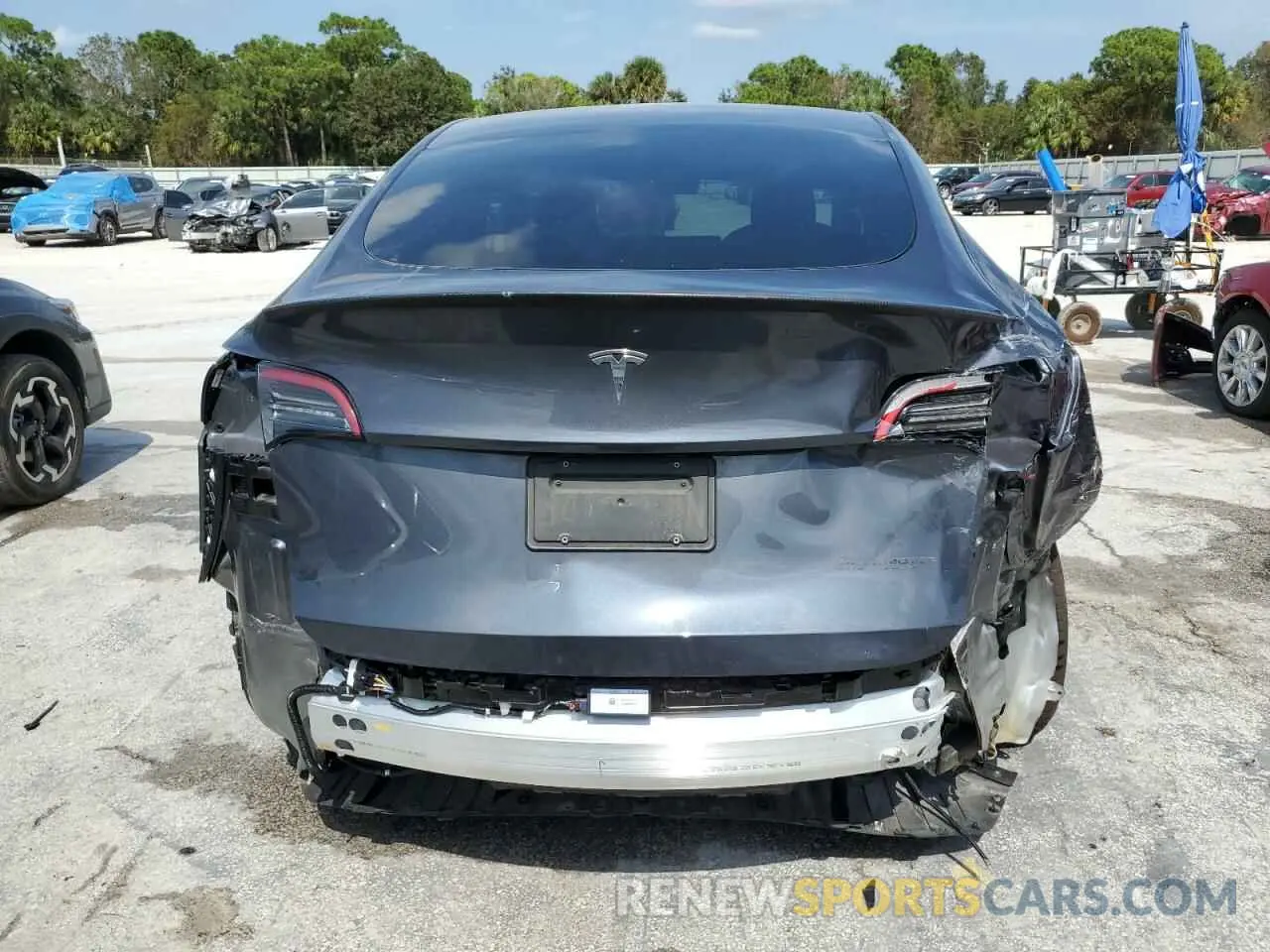 6 Photograph of a damaged car 7SAYGDEF1NF457818 TESLA MODEL Y 2022