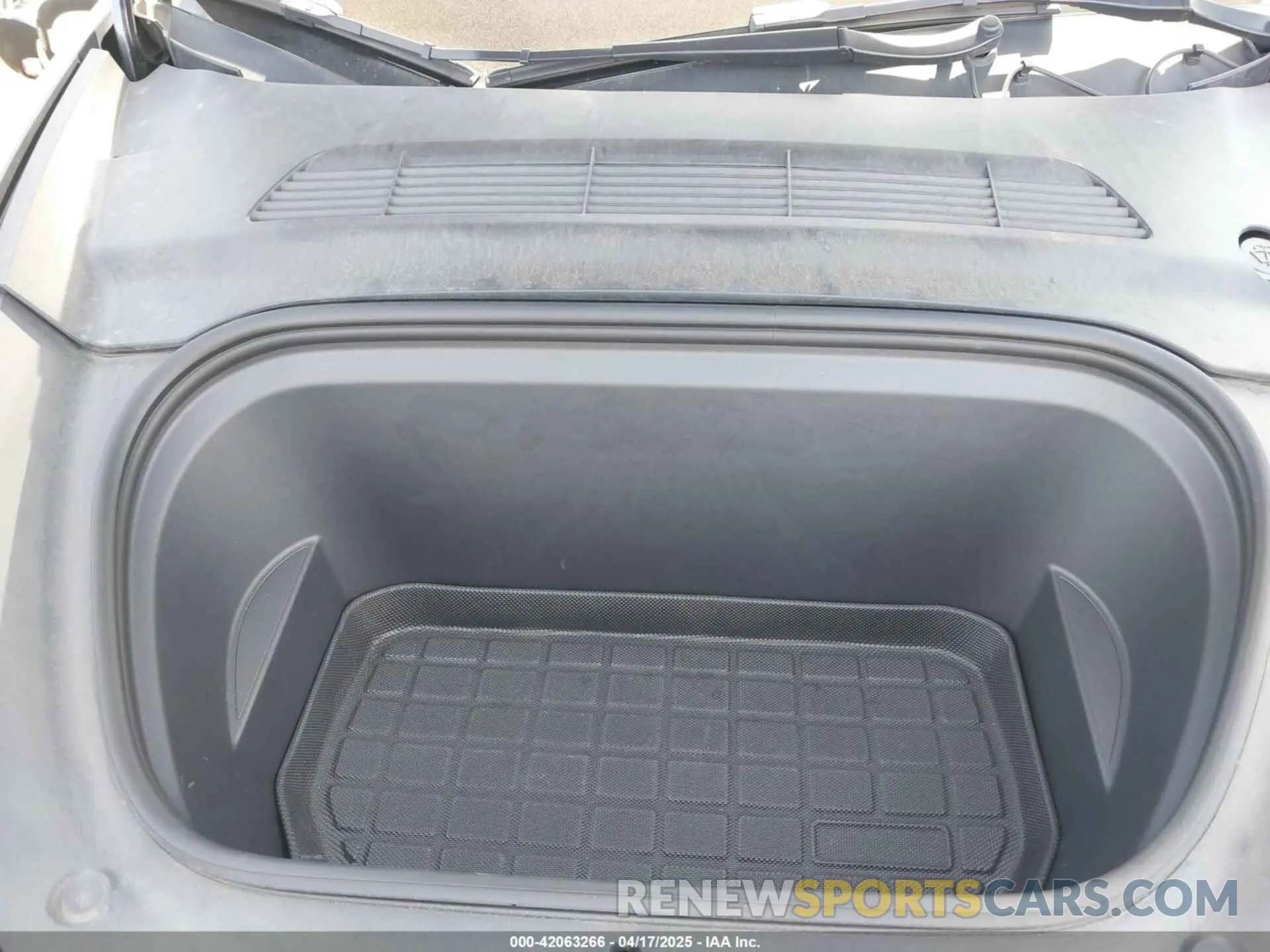 10 Photograph of a damaged car 7SAYGDEF1NF508766 TESLA MODEL Y 2022