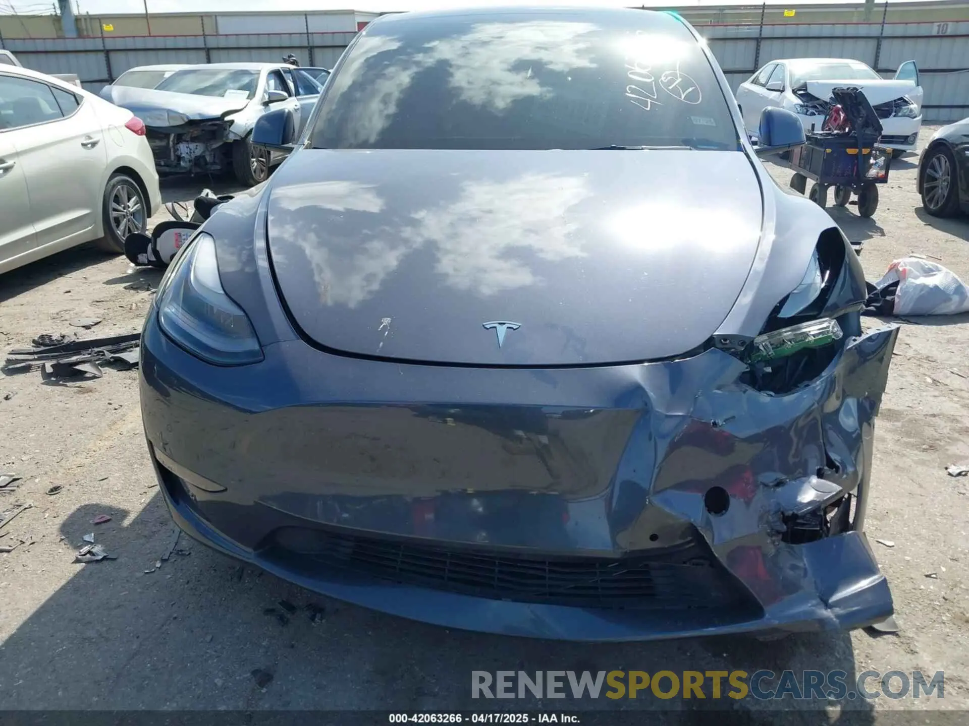 11 Photograph of a damaged car 7SAYGDEF1NF508766 TESLA MODEL Y 2022
