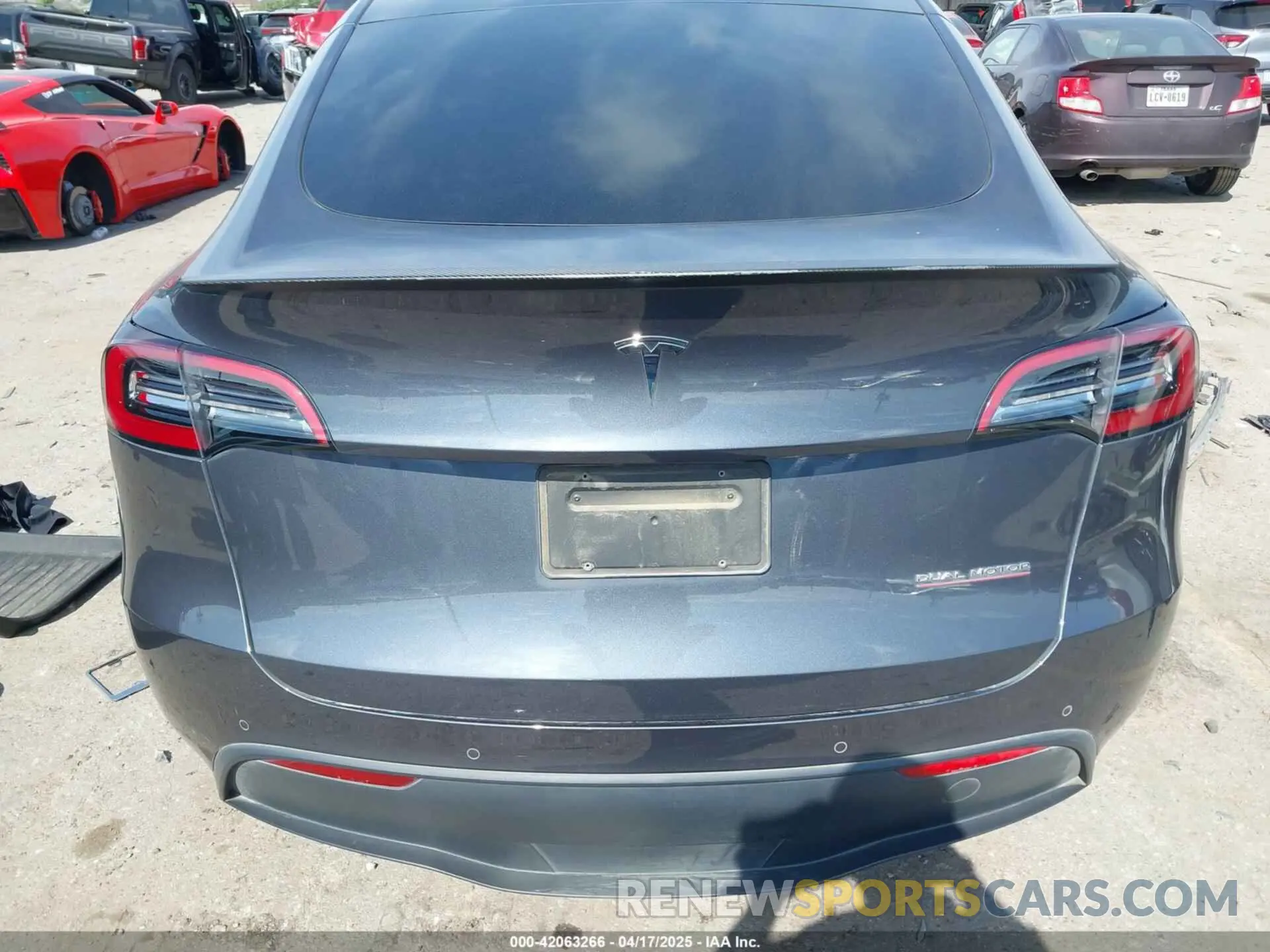 15 Photograph of a damaged car 7SAYGDEF1NF508766 TESLA MODEL Y 2022