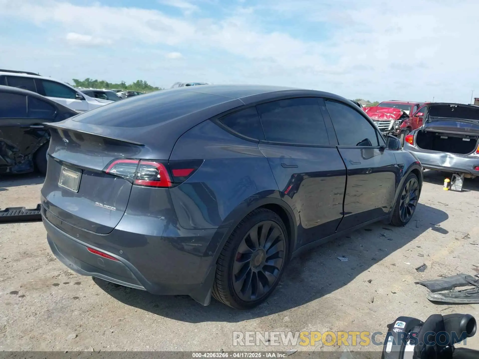 4 Photograph of a damaged car 7SAYGDEF1NF508766 TESLA MODEL Y 2022