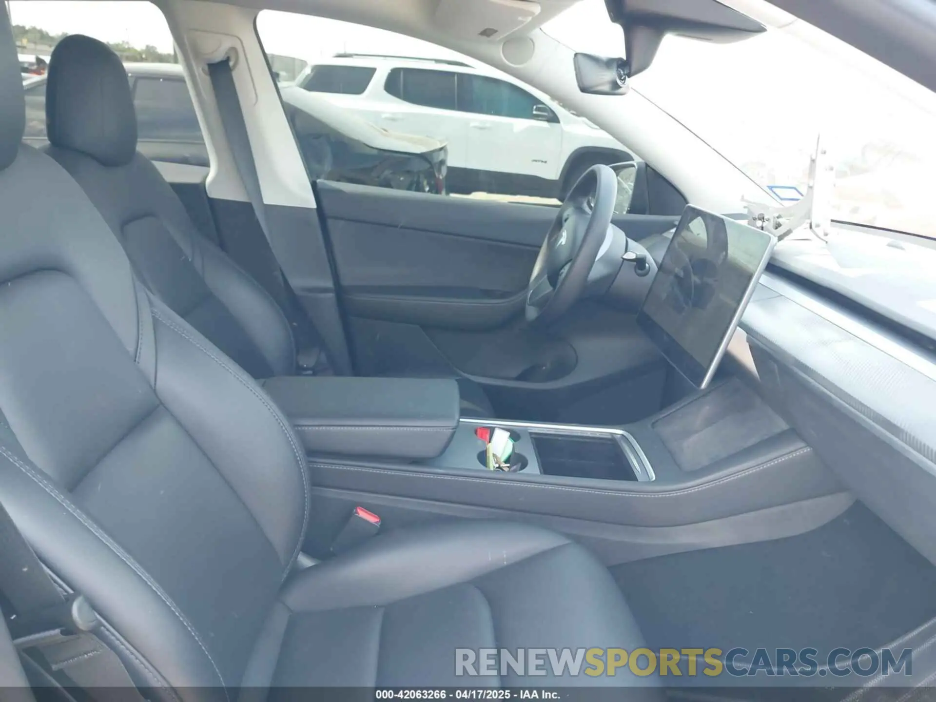 5 Photograph of a damaged car 7SAYGDEF1NF508766 TESLA MODEL Y 2022