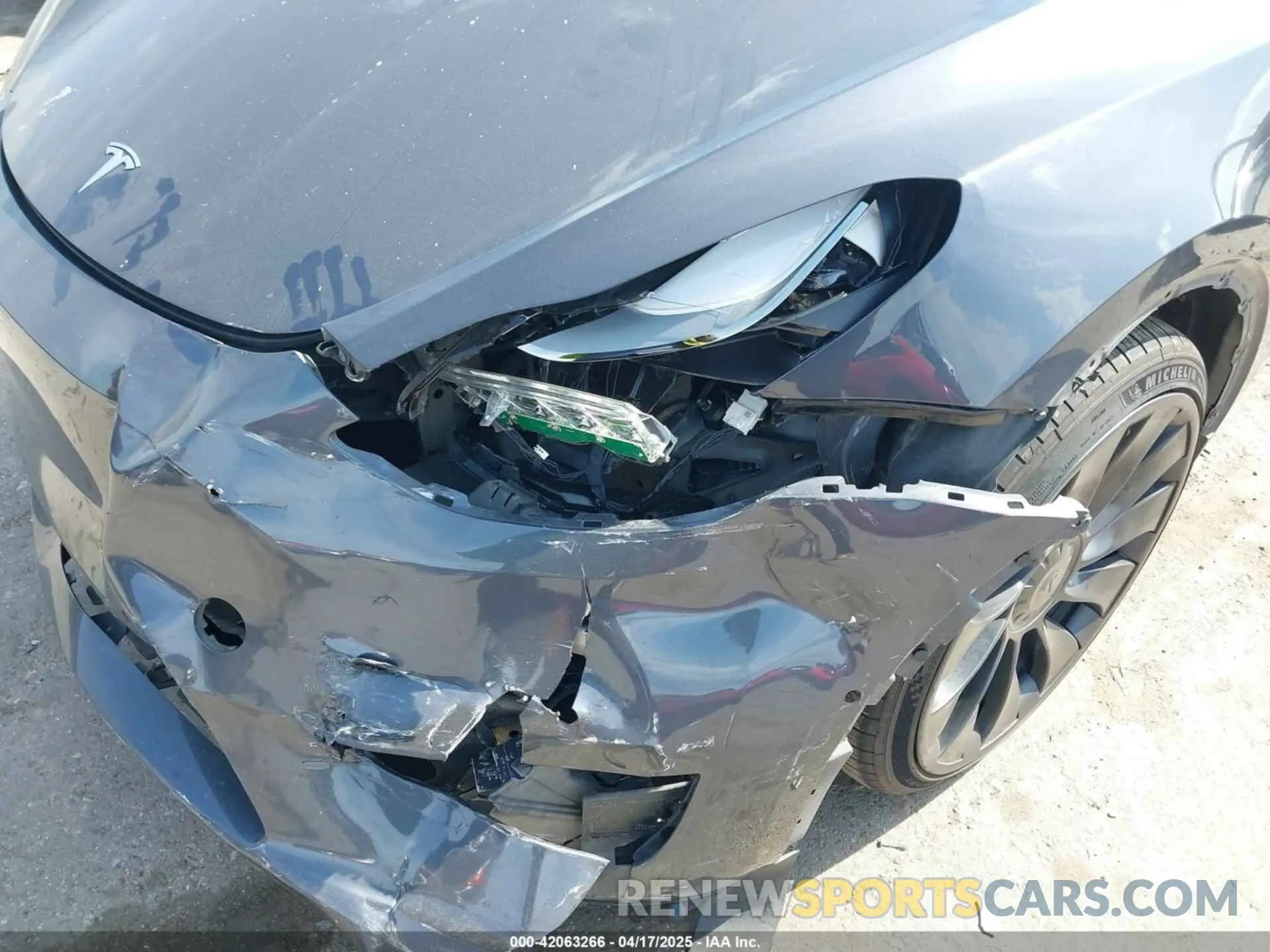 6 Photograph of a damaged car 7SAYGDEF1NF508766 TESLA MODEL Y 2022