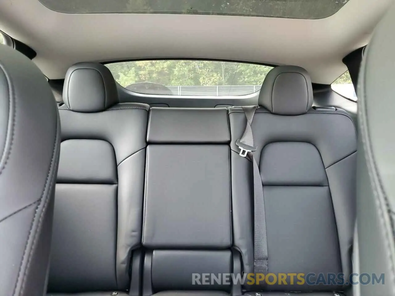 10 Photograph of a damaged car 7SAYGDEF1NF516446 TESLA MODEL Y 2022