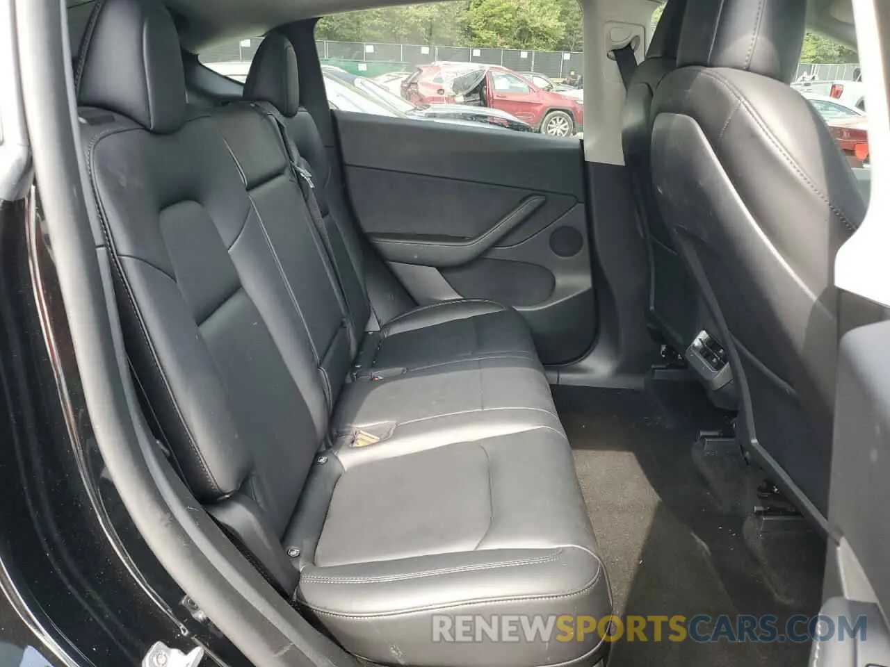 11 Photograph of a damaged car 7SAYGDEF1NF516446 TESLA MODEL Y 2022