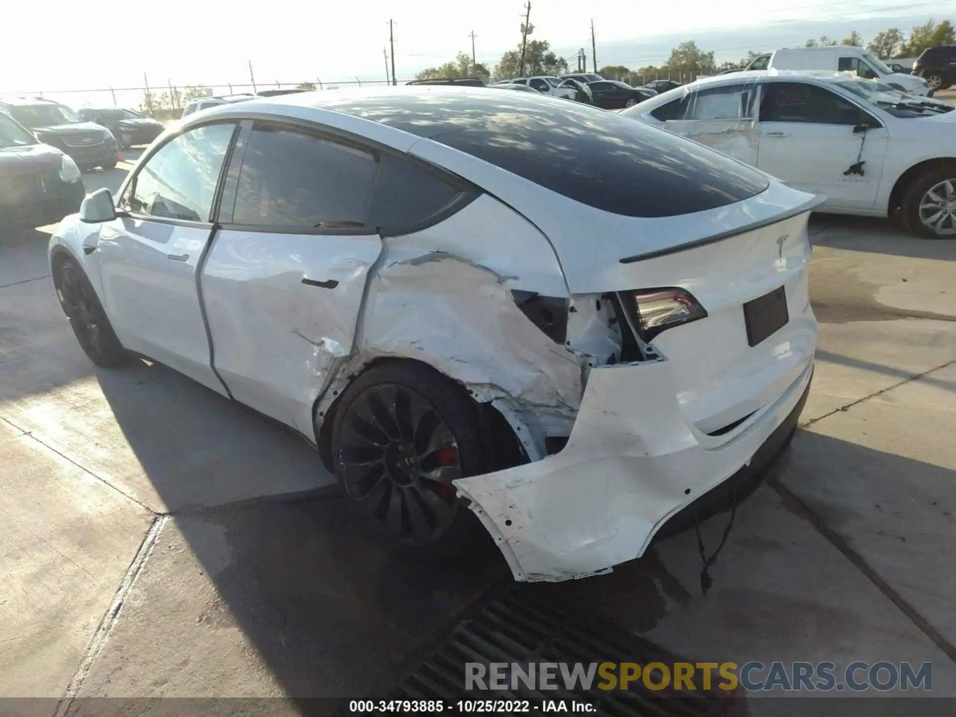 3 Photograph of a damaged car 7SAYGDEF1NF521162 TESLA MODEL Y 2022