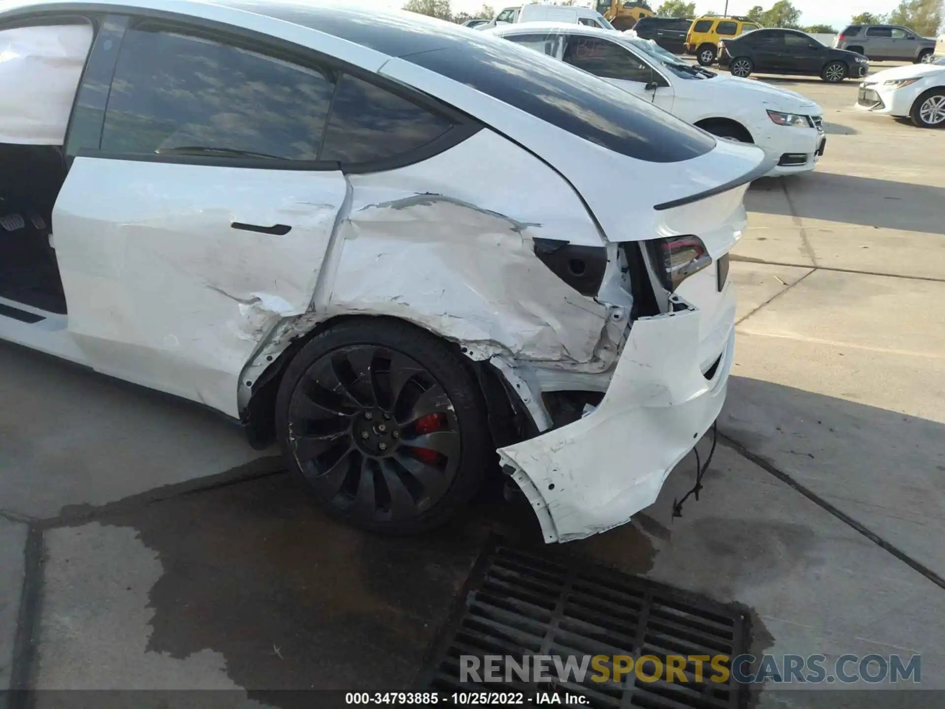 6 Photograph of a damaged car 7SAYGDEF1NF521162 TESLA MODEL Y 2022