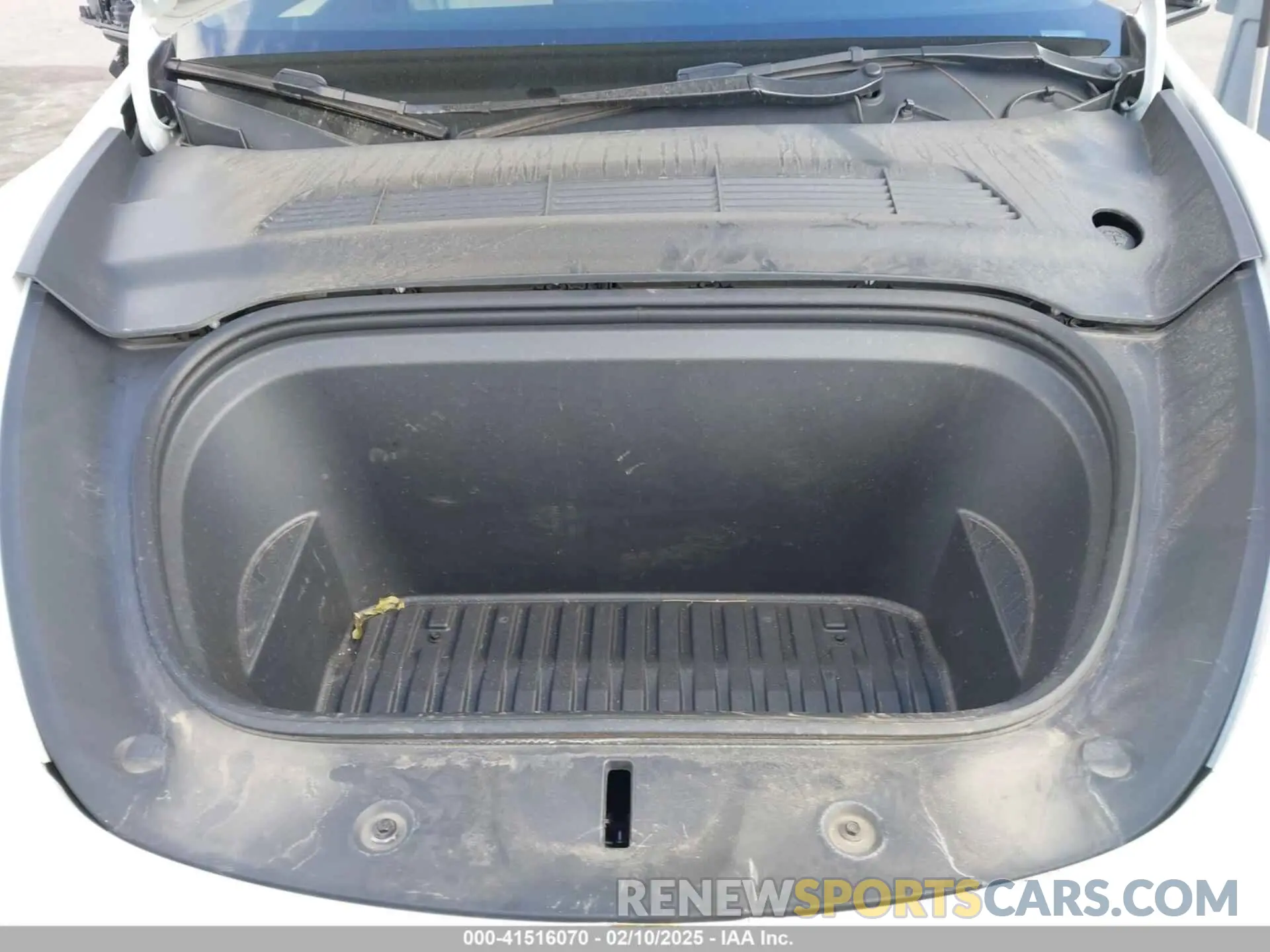 10 Photograph of a damaged car 7SAYGDEF1NF559572 TESLA MODEL Y 2022