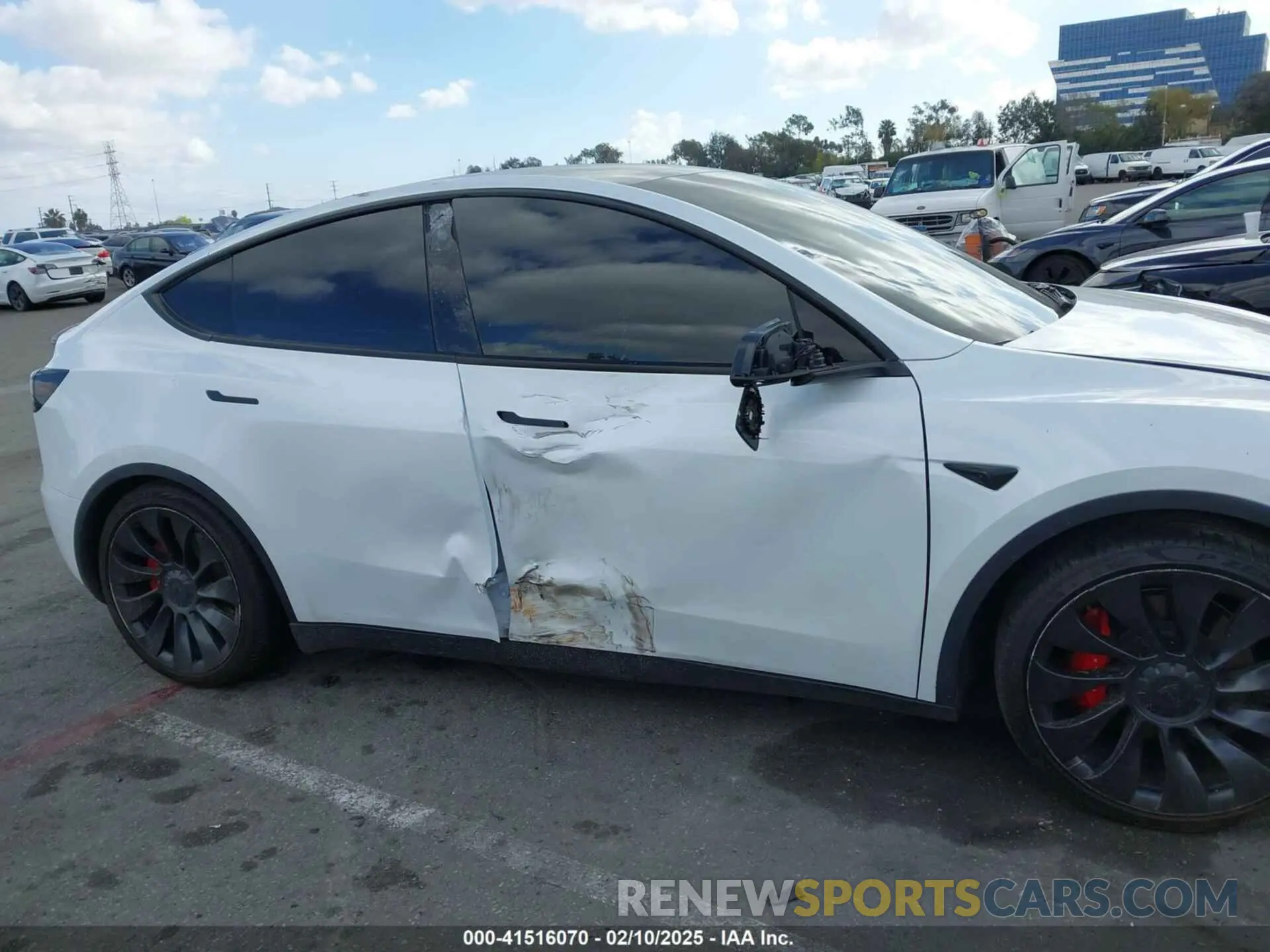 12 Photograph of a damaged car 7SAYGDEF1NF559572 TESLA MODEL Y 2022