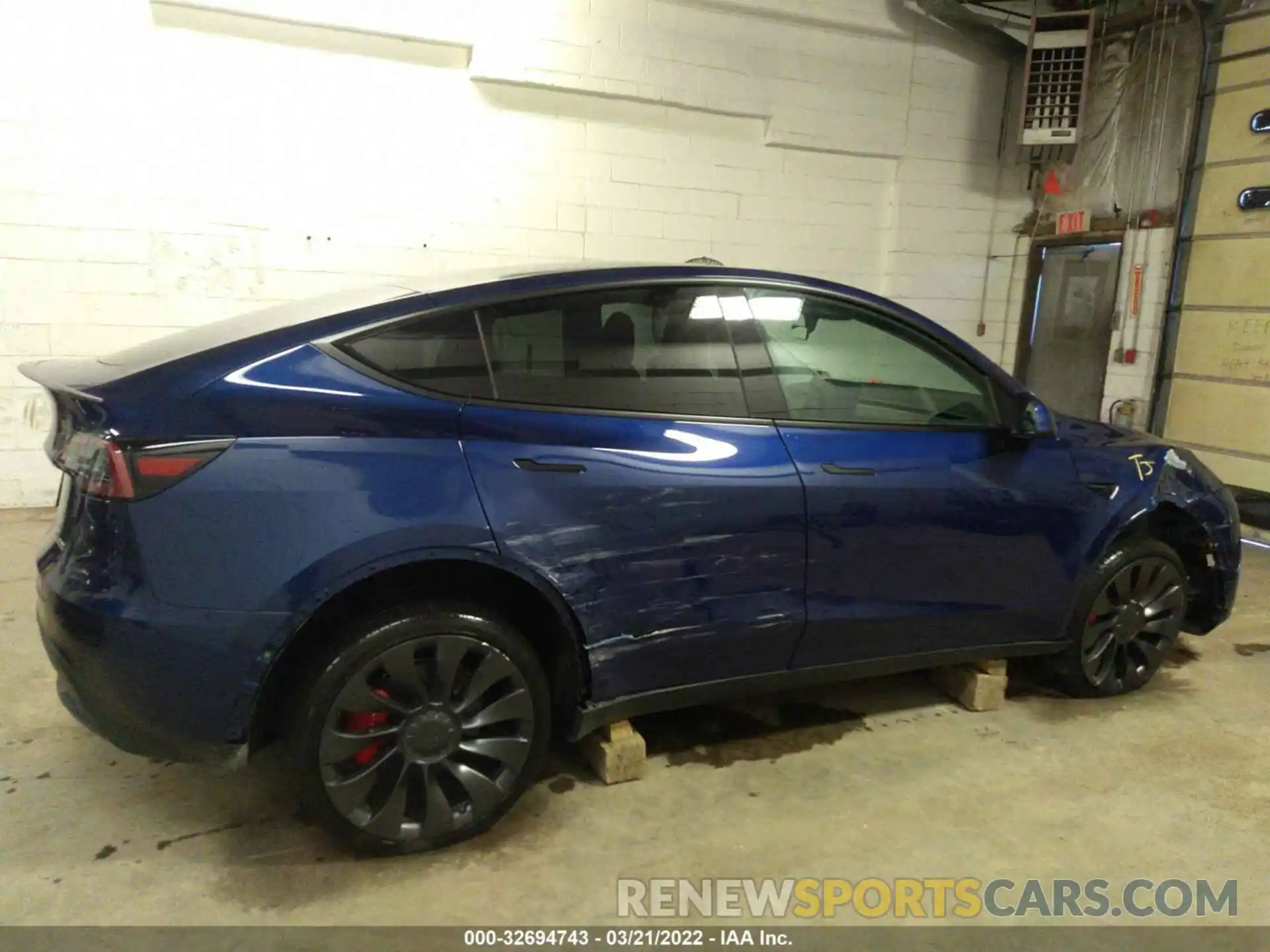 6 Photograph of a damaged car 7SAYGDEF2NF319883 TESLA MODEL Y 2022