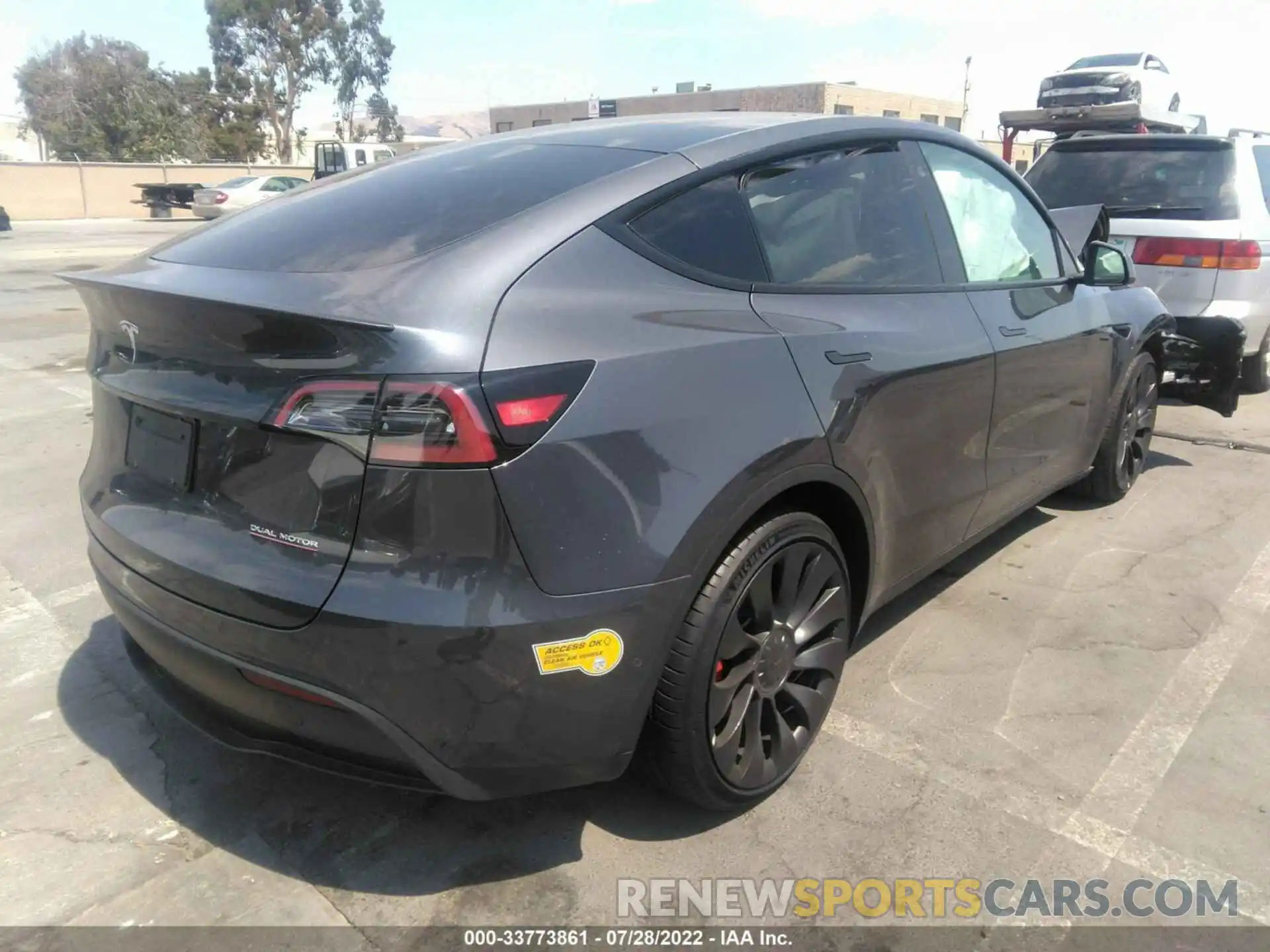 4 Photograph of a damaged car 7SAYGDEF2NF344024 TESLA MODEL Y 2022