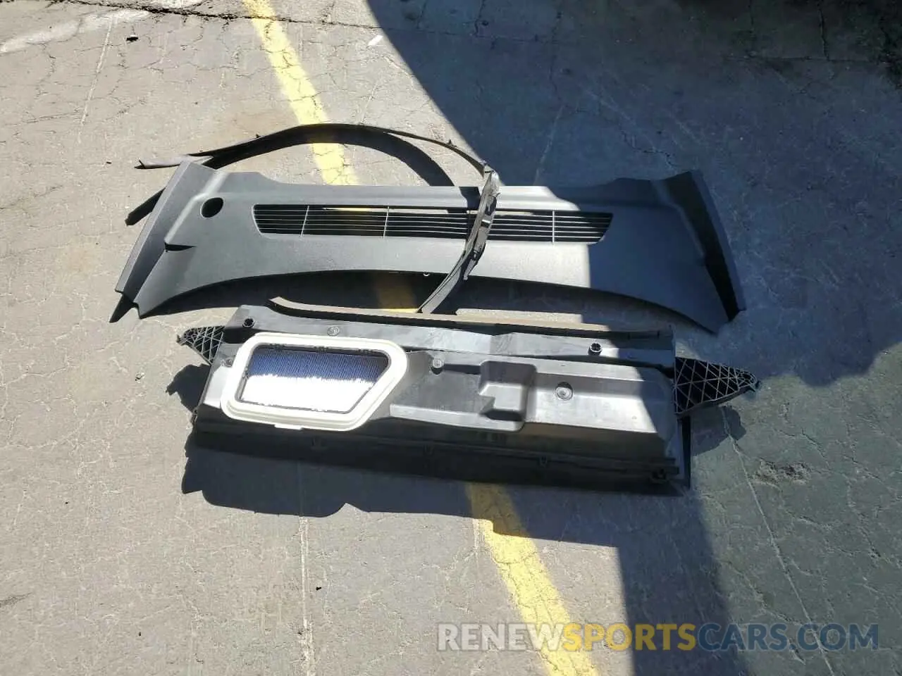 12 Photograph of a damaged car 7SAYGDEF2NF345786 TESLA MODEL Y 2022