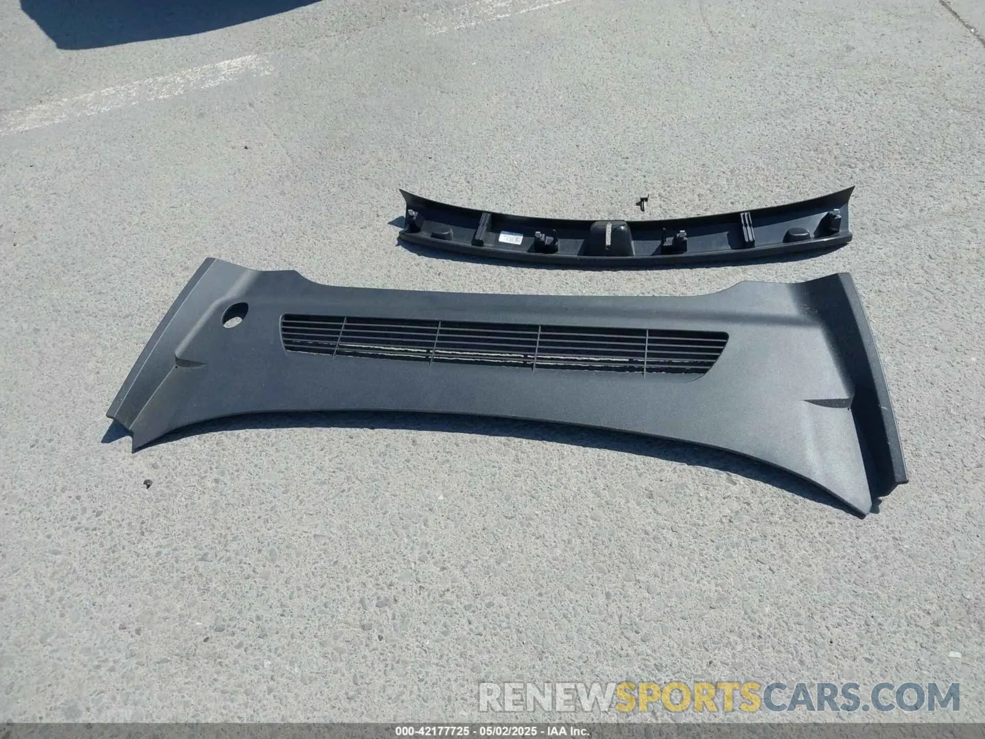12 Photograph of a damaged car 7SAYGDEF2NF347456 TESLA MODEL Y 2022
