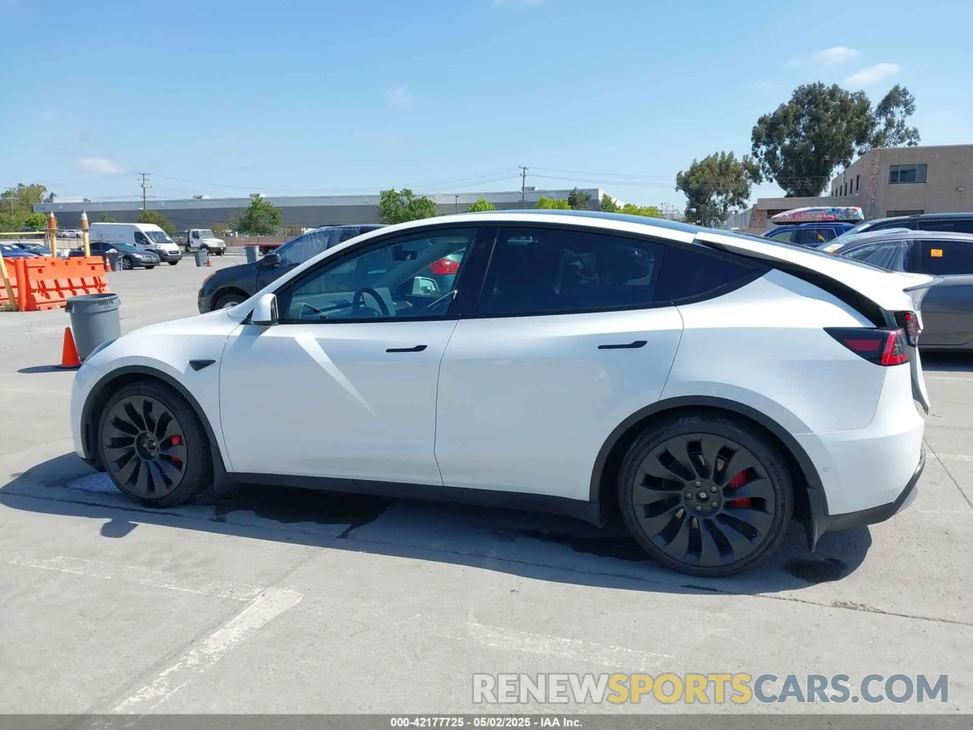 15 Photograph of a damaged car 7SAYGDEF2NF347456 TESLA MODEL Y 2022