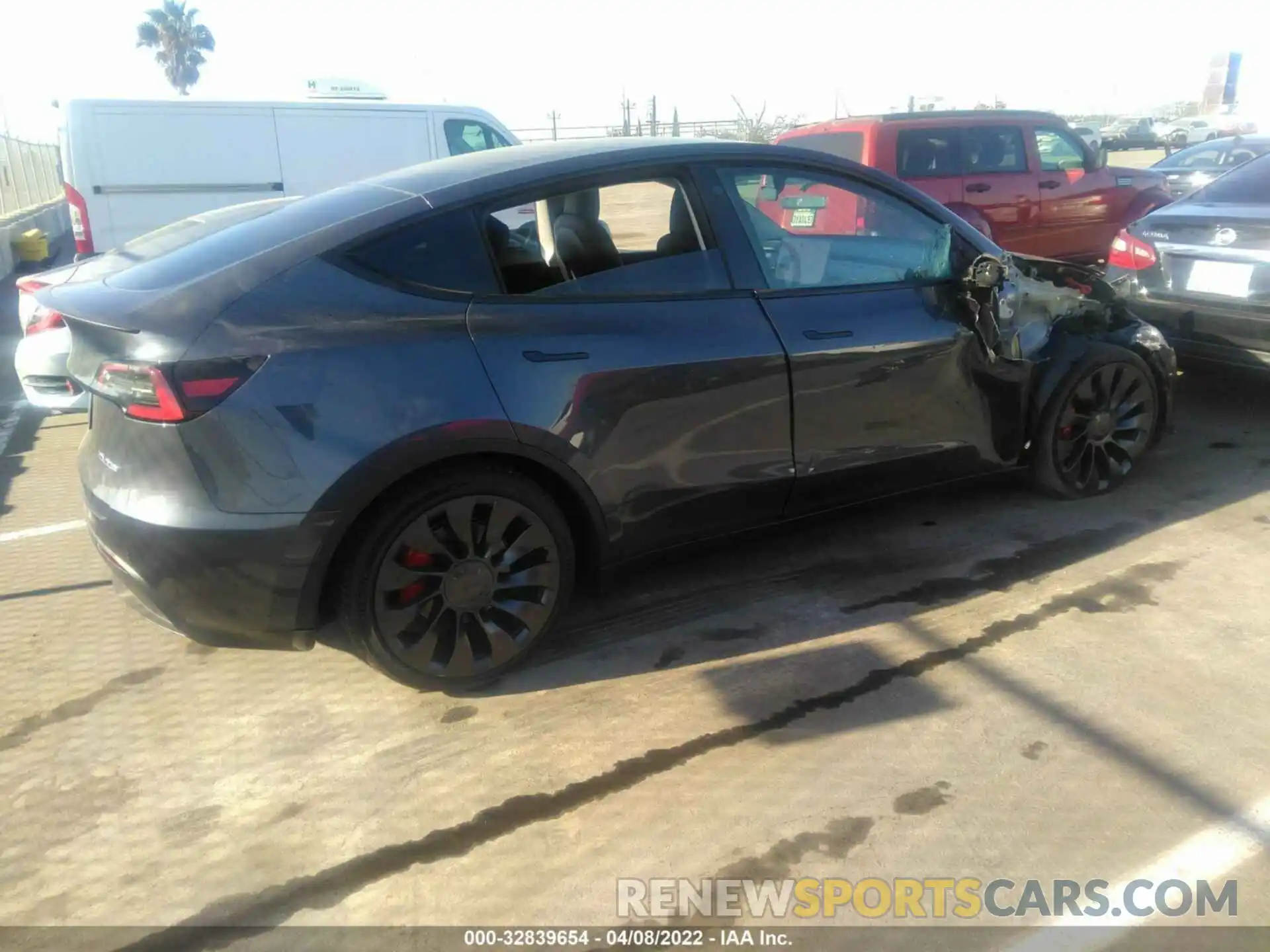 4 Photograph of a damaged car 7SAYGDEF2NF348414 TESLA MODEL Y 2022