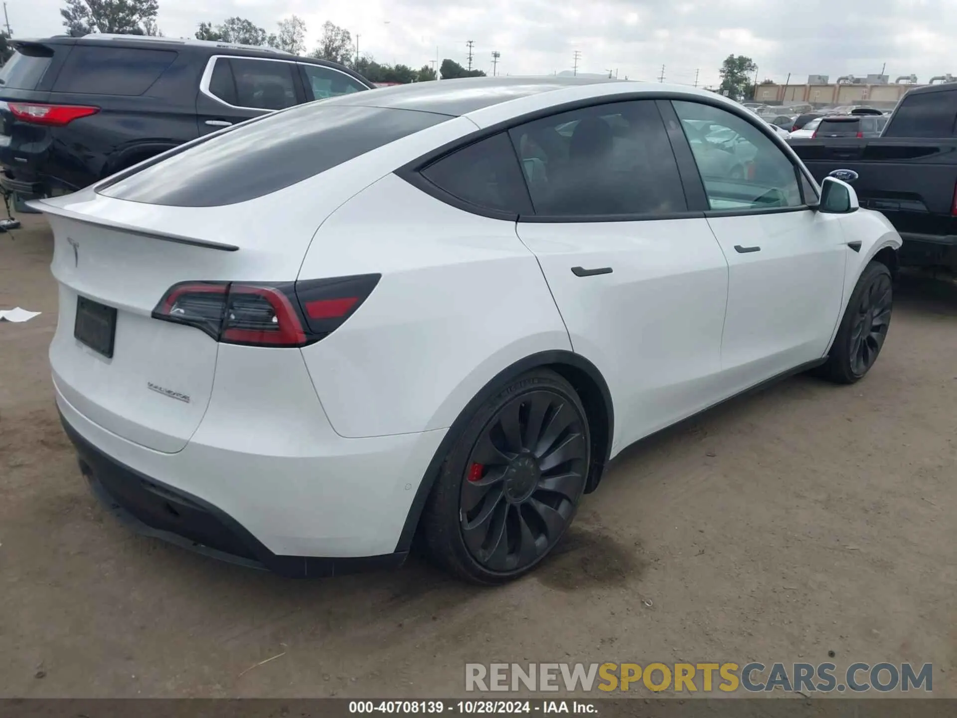 4 Photograph of a damaged car 7SAYGDEF2NF362667 TESLA MODEL Y 2022