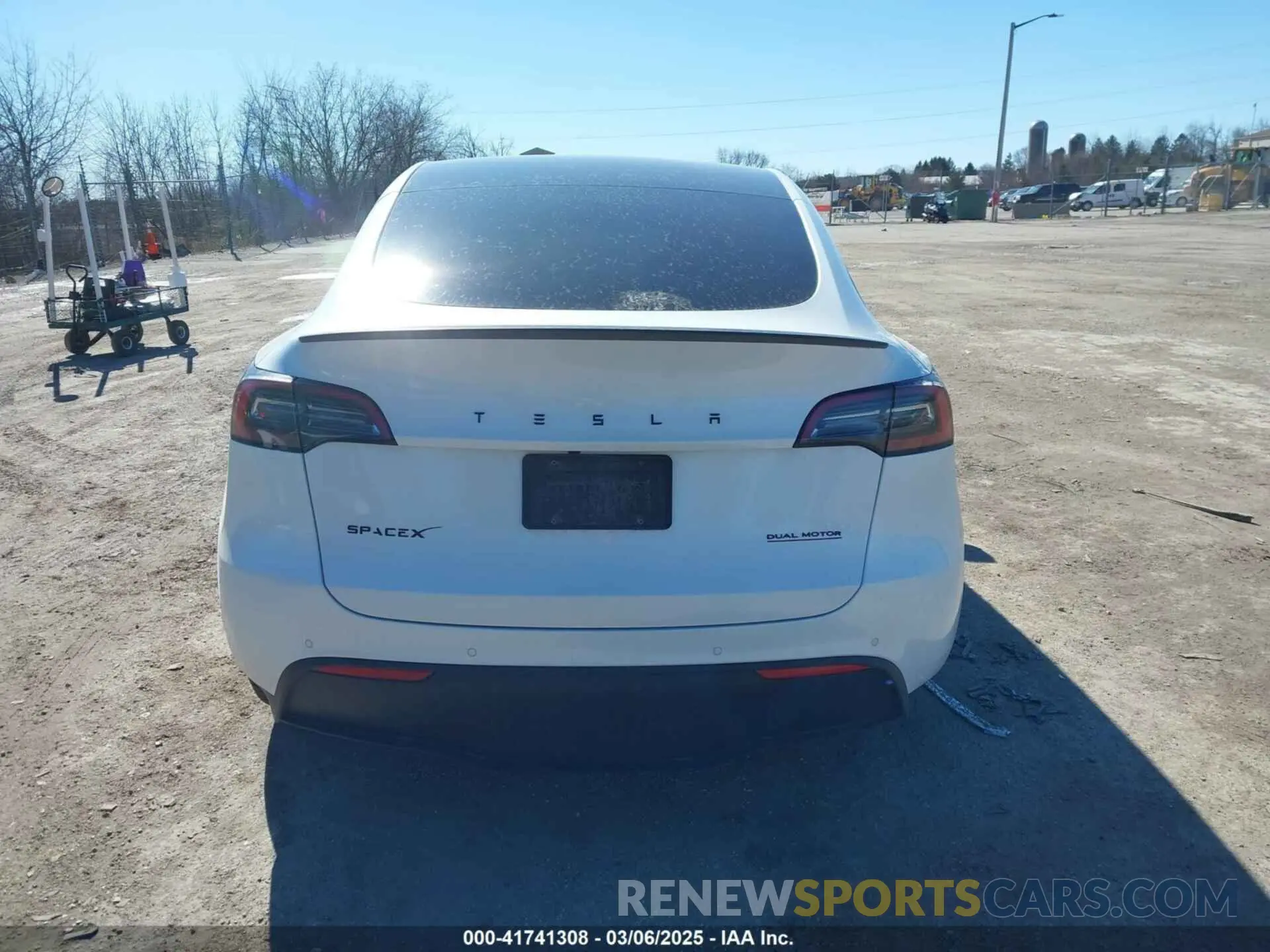 17 Photograph of a damaged car 7SAYGDEF2NF372096 TESLA MODEL Y 2022