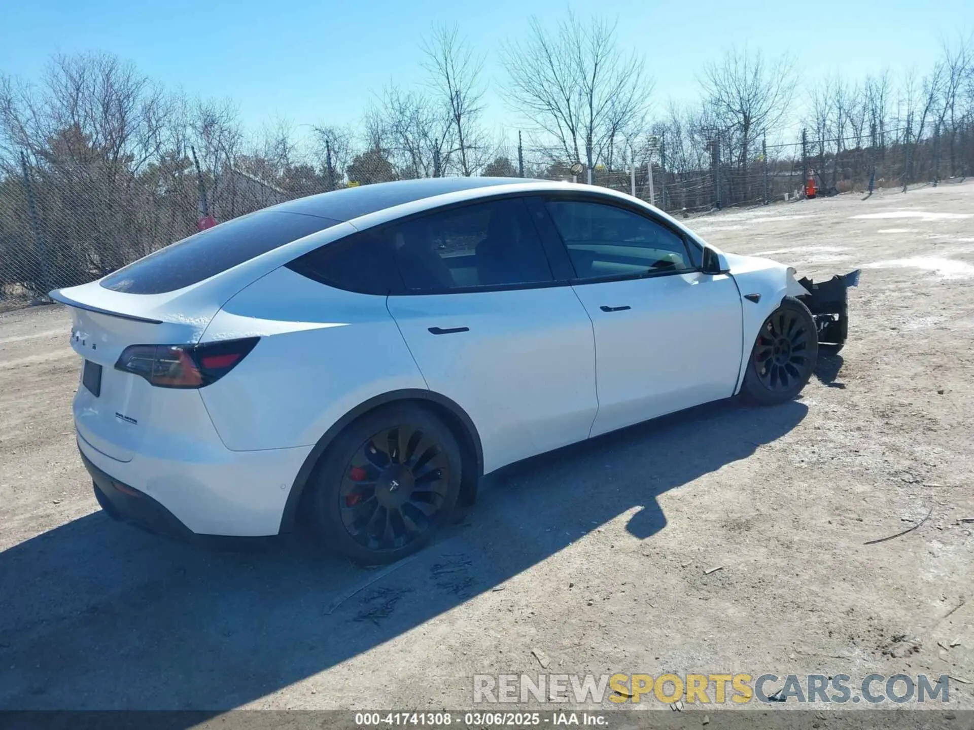4 Photograph of a damaged car 7SAYGDEF2NF372096 TESLA MODEL Y 2022