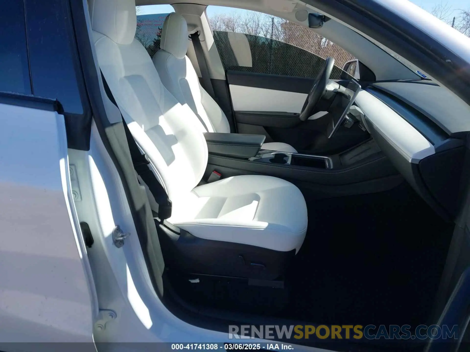 5 Photograph of a damaged car 7SAYGDEF2NF372096 TESLA MODEL Y 2022