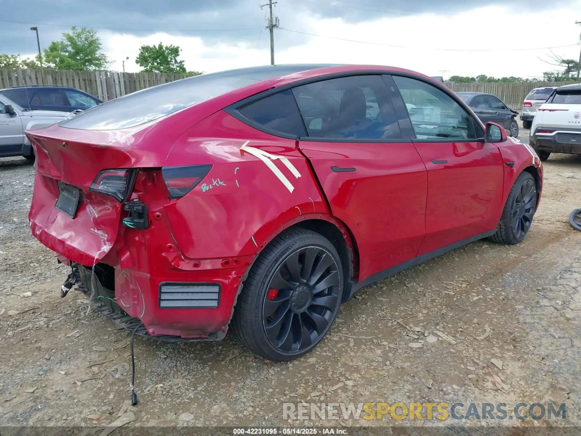 4 Photograph of a damaged car 7SAYGDEF2NF374866 TESLA MODEL Y 2022