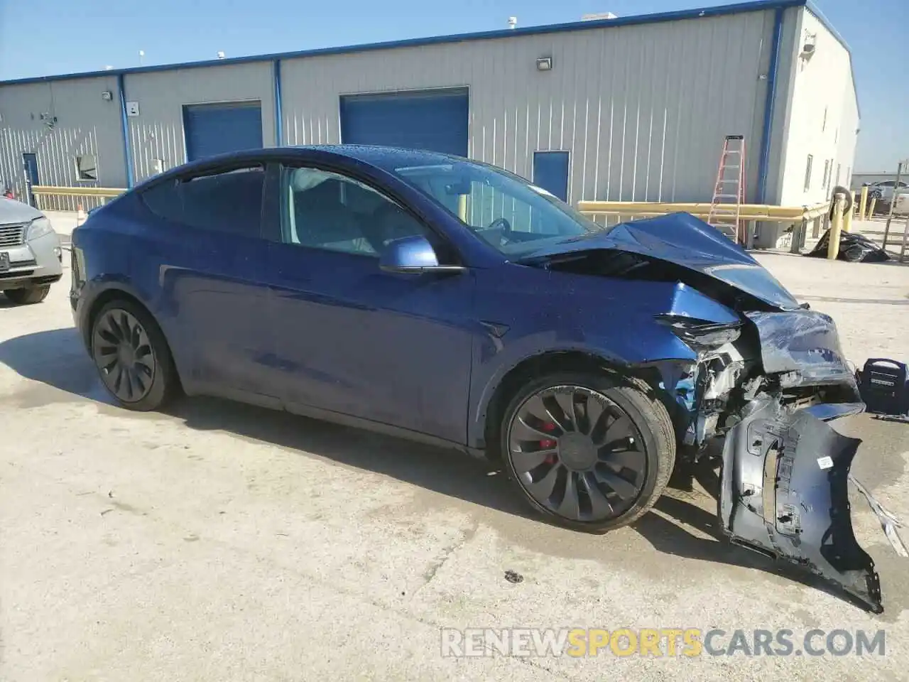 4 Photograph of a damaged car 7SAYGDEF2NF388086 TESLA MODEL Y 2022