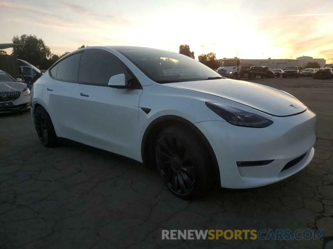 4 Photograph of a damaged car 7SAYGDEF2NF388346 TESLA MODEL Y 2022