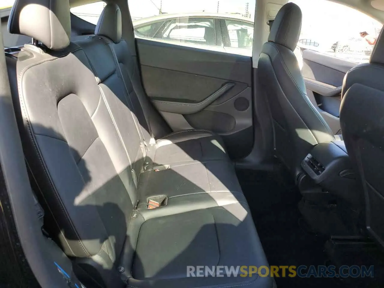 11 Photograph of a damaged car 7SAYGDEF2NF397743 TESLA MODEL Y 2022