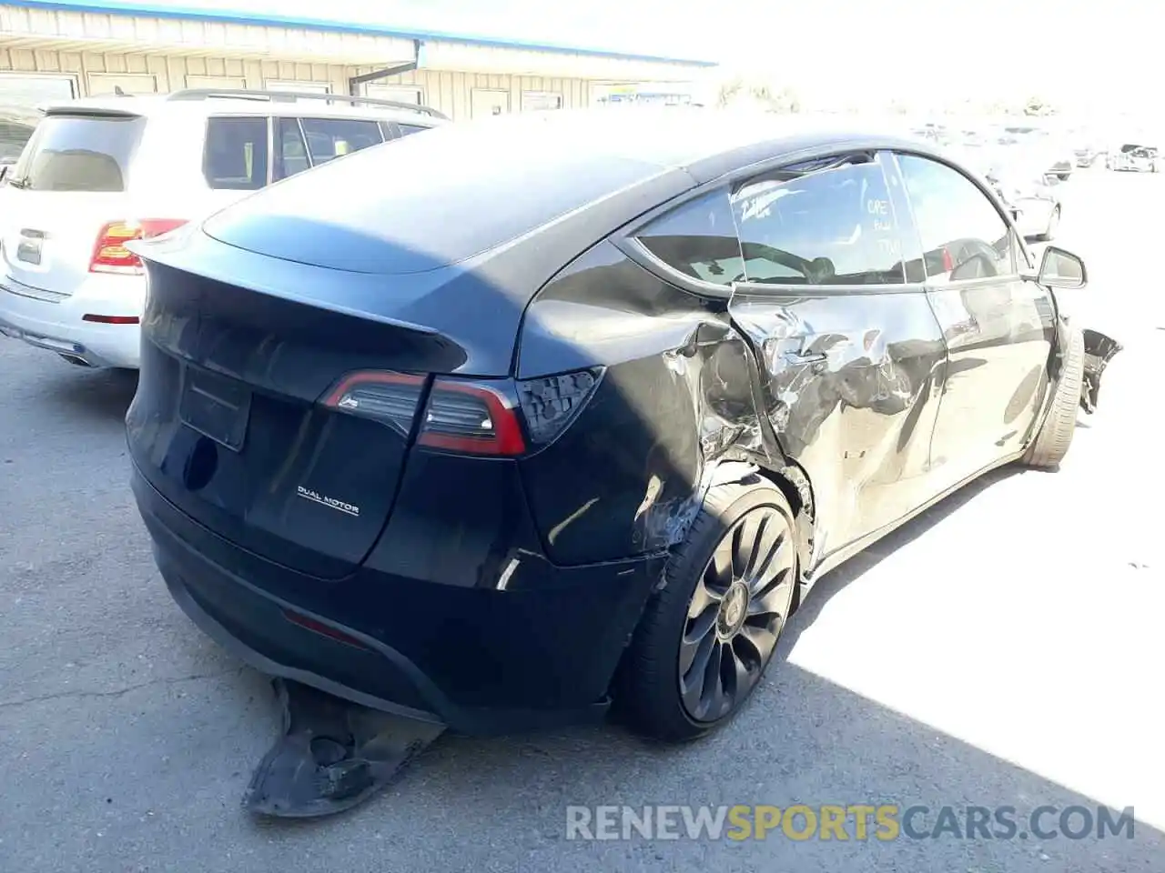 4 Photograph of a damaged car 7SAYGDEF2NF408787 TESLA MODEL Y 2022